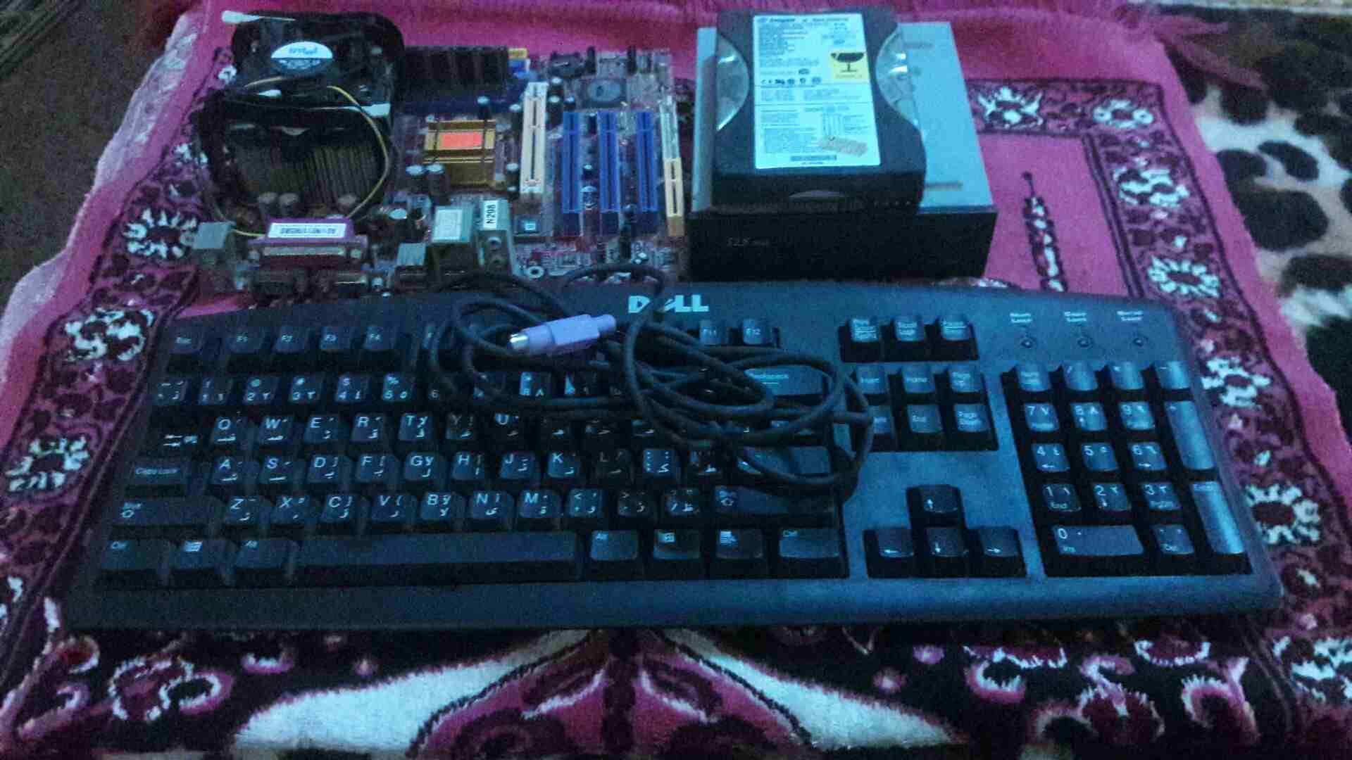 مدر بورد بحالة الوكالة معها كل اشي جاهزة وهاردسك و حافظ وناسخ سيديهات وكيبورد
لا تنسَ أنك شاهدت هذا الإعلان في عنكبوت...