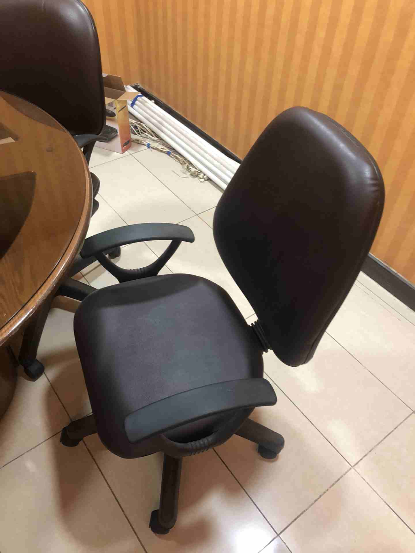Meeting Table
لا تنسَ أنك شاهدت هذا الإعلان في عنكبوت
I have a meeting table for sale with 6 chai...