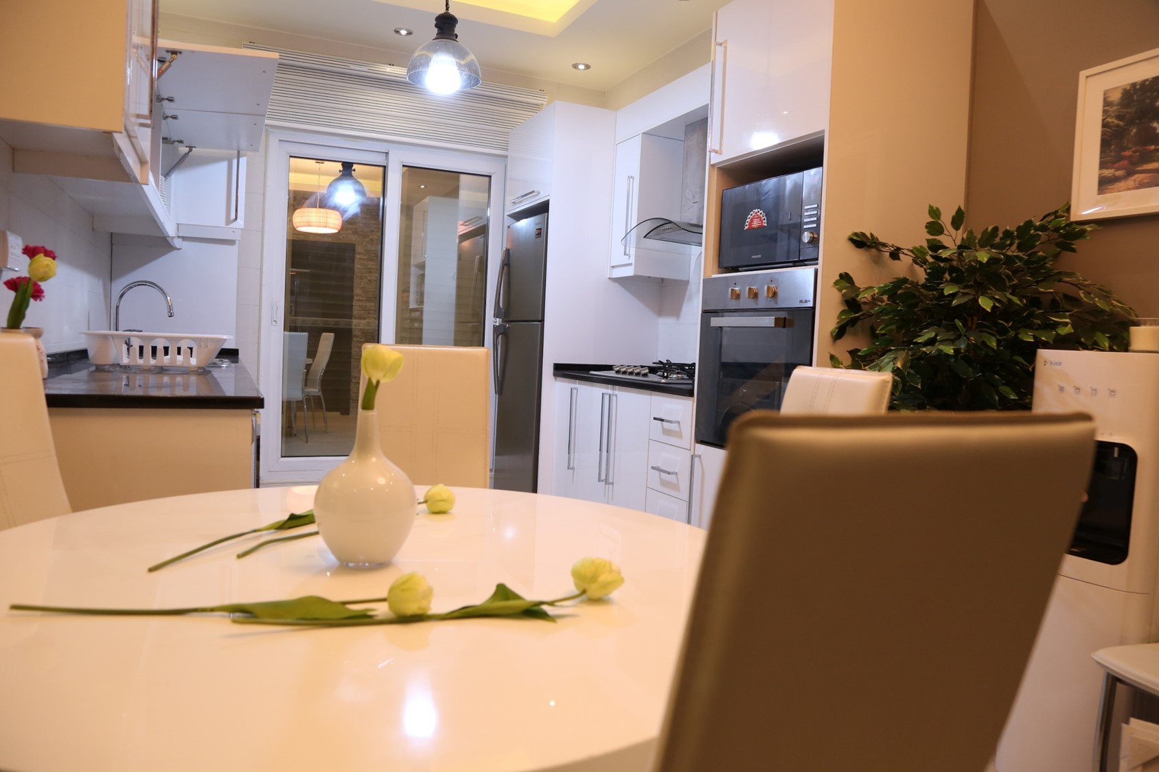 وسترن جيت لشقق BR 3 نوم المفروشه Furnished Apt بدير غبار عمانWestern Gate Compound
لا تنسَ أنك شاهدت هذا الإعلان في عنكبوت...