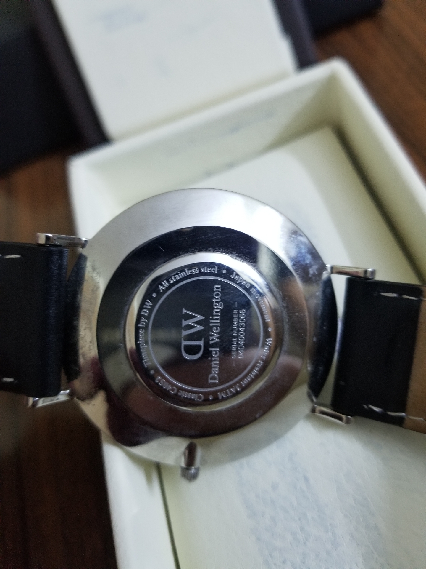 ساعة Daniel wellington
لا تنسَ أنك شاهدت هذا الإعلان في عنكبوت
ساعة Daniel Wellington اصليه...