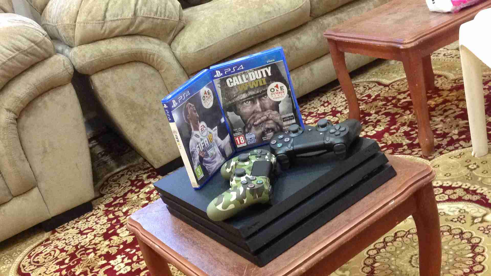 Ps4 pro                                            


	 				لا تنسَ أنك شاهدت هذا الإعلان في عنكبوت            
	 				
                                مساحة التخزين 1TB =1000GB
الجهاز وكالة استعما...