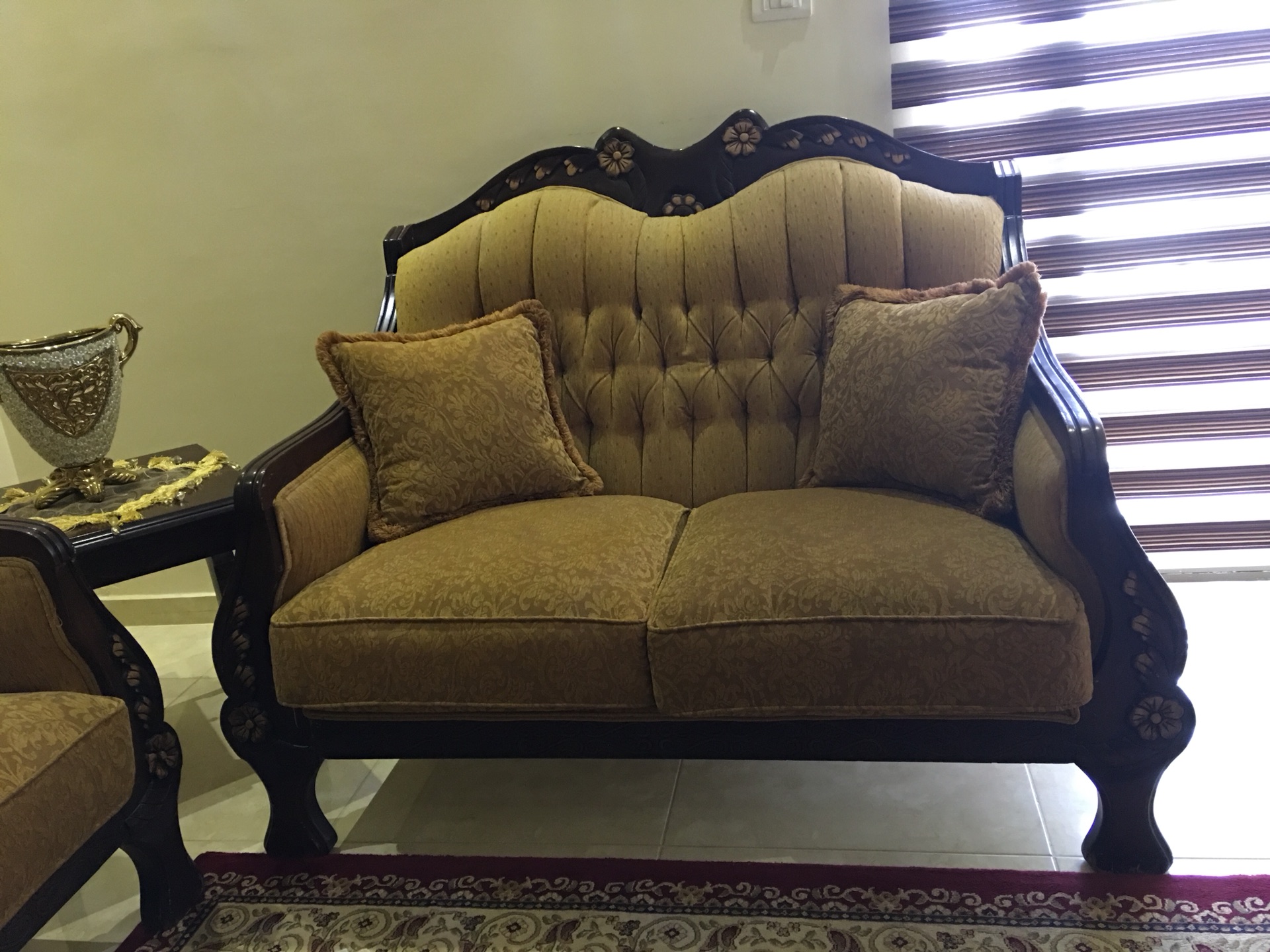 طقم كنت - غرفة ضيوف
لا تنسَ أنك شاهدت هذا الإعلان في عنكبوت
طقم كنب للبيع بحاله ممتازه...