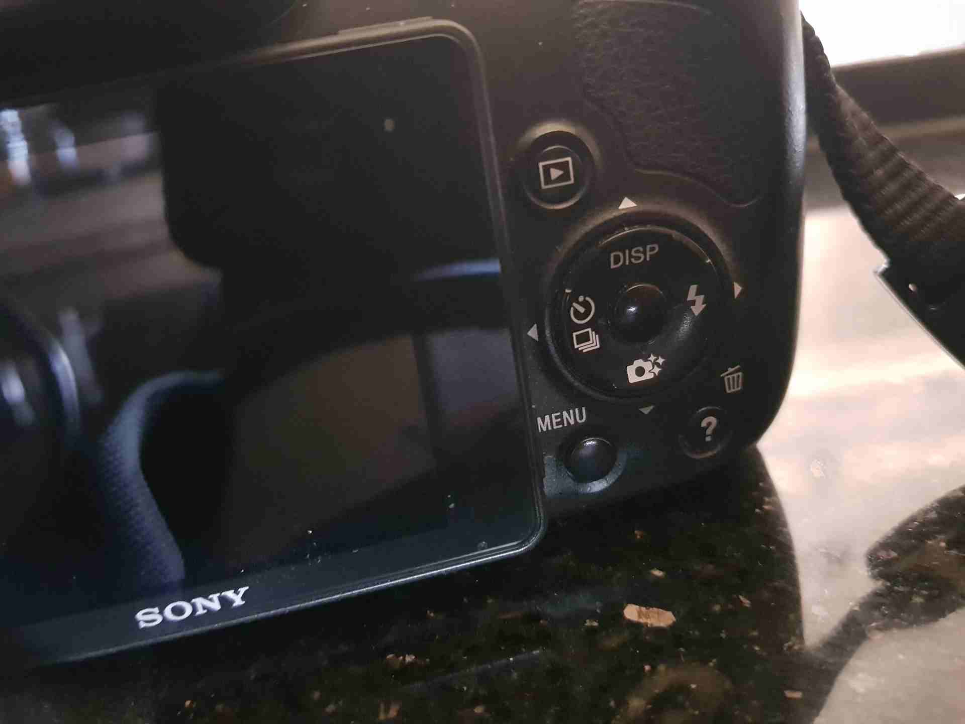 SONY DSC-HX300 50X OPTICAL ZOOM with original Sony BAG
لا تنسَ أنك شاهدت هذا الإعلان في عنكبوت
ال...