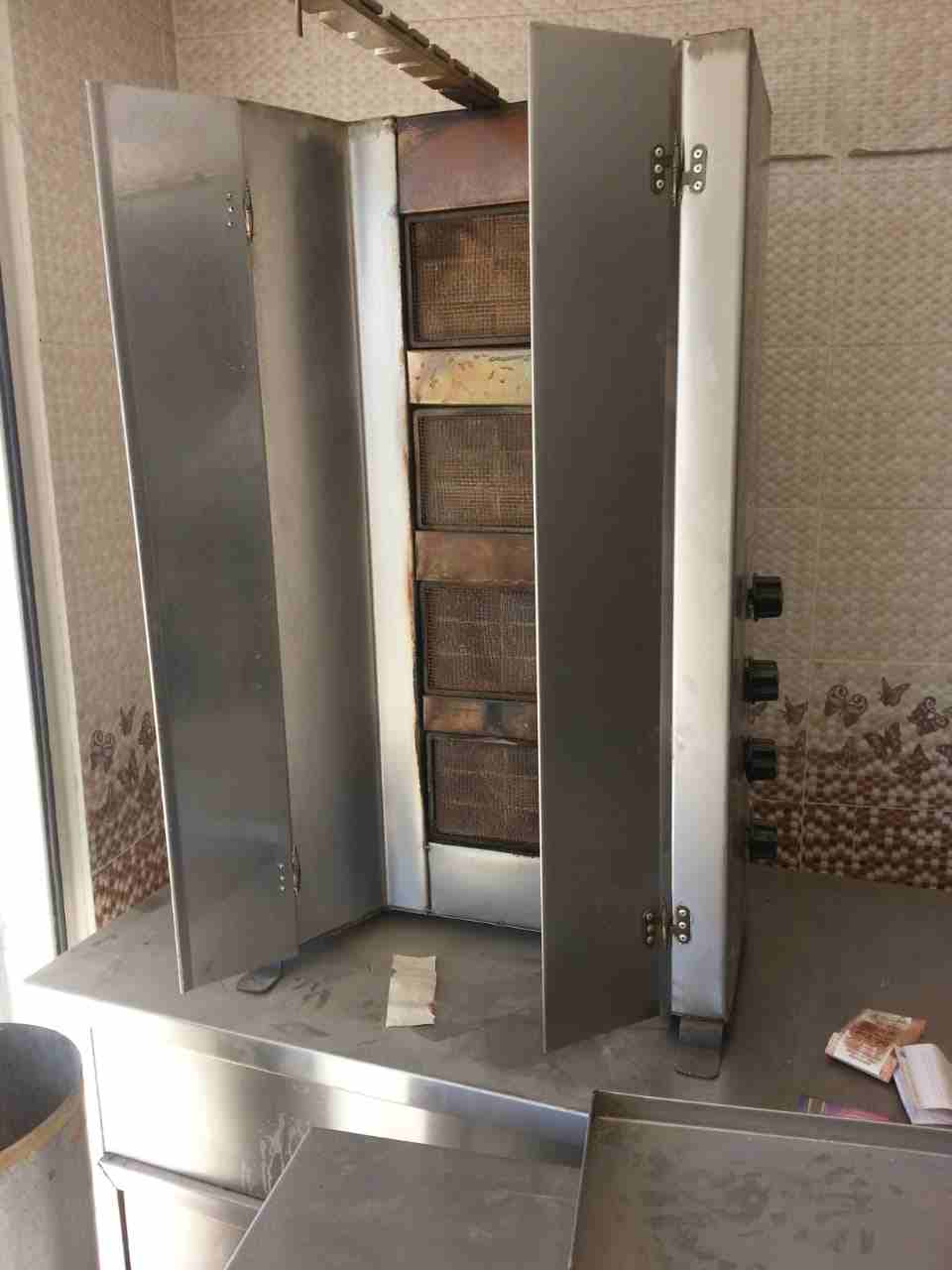 عدت مطعم شاورما للبيع
لا تنسَ أنك شاهدت هذا الإعلان في عنكبوت
عدت مطعم شاورما بحال لجديد...