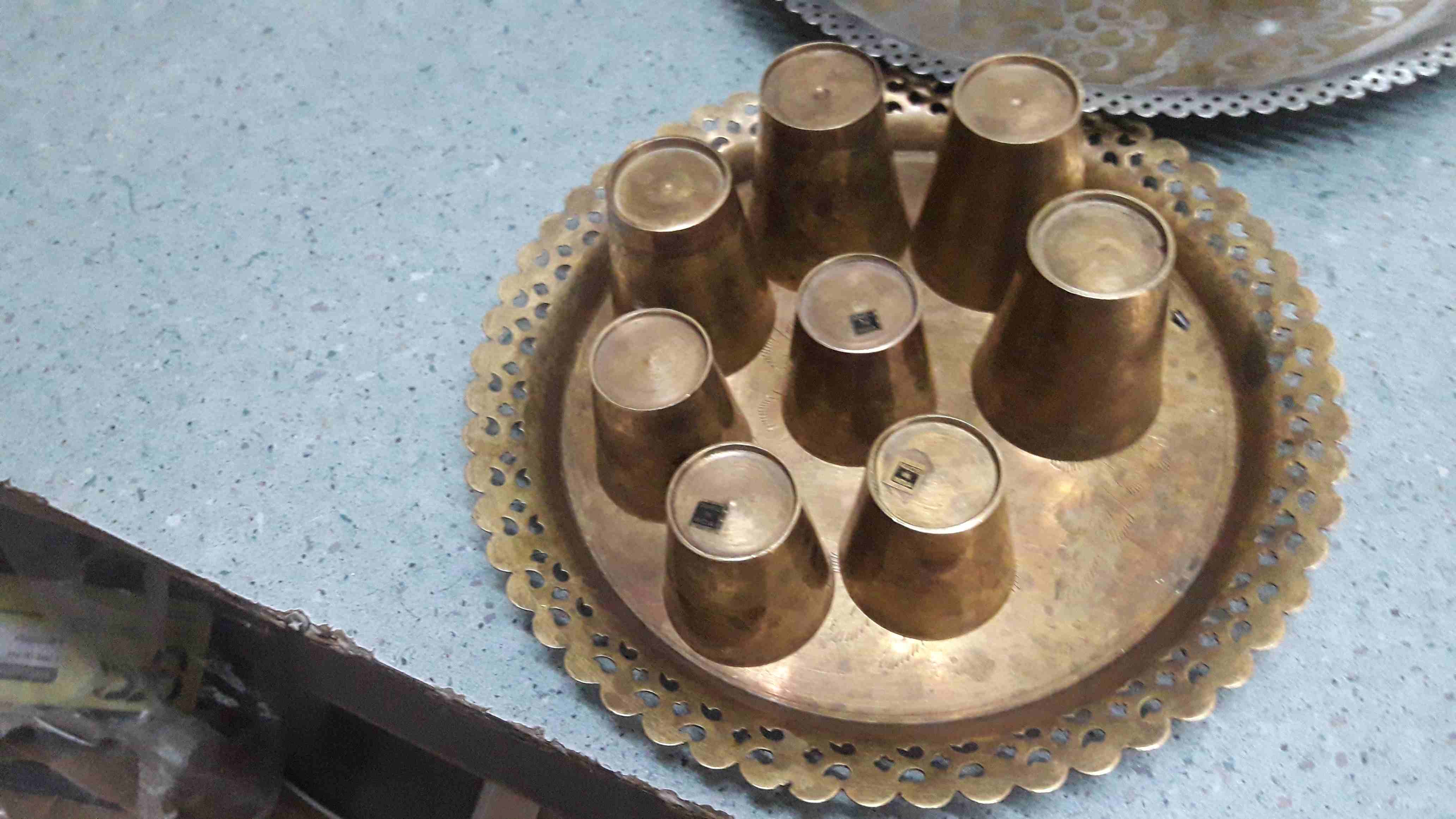 نحاسيات للبيع
لا تنسَ أنك شاهدت هذا الإعلان في عنكبوت
صينيه مع كوبيين ومزهريه
صينيه مع 8 كاسات
ع...