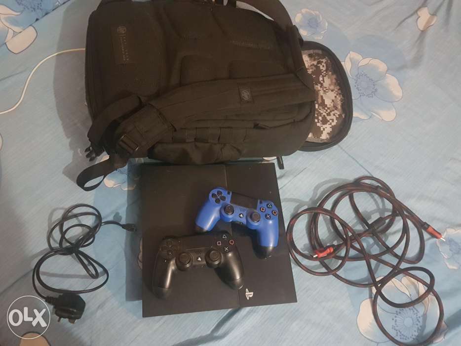 Sony playstation 4 بيع عاجل                                            


	 				لا تنسَ أنك شاهدت هذا الإعلان في عنكبوت            
	 				
                                2 controllers  pes 15   P...