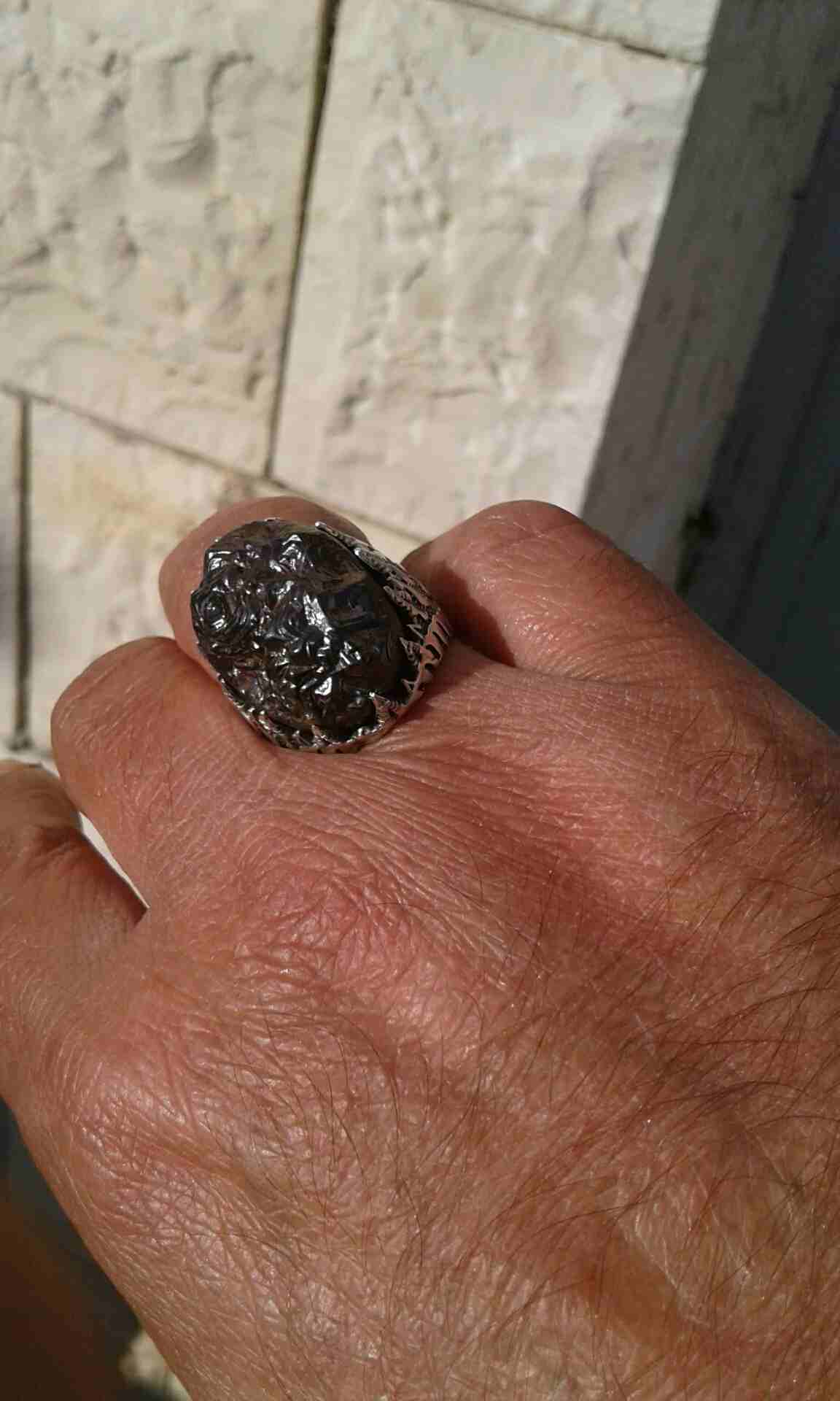 خاتم...بحجر نيزك او هبهاب
لا تنسَ أنك شاهدت هذا الإعلان في عنكبوت
لطفا للجادين تلفون 0798132727...