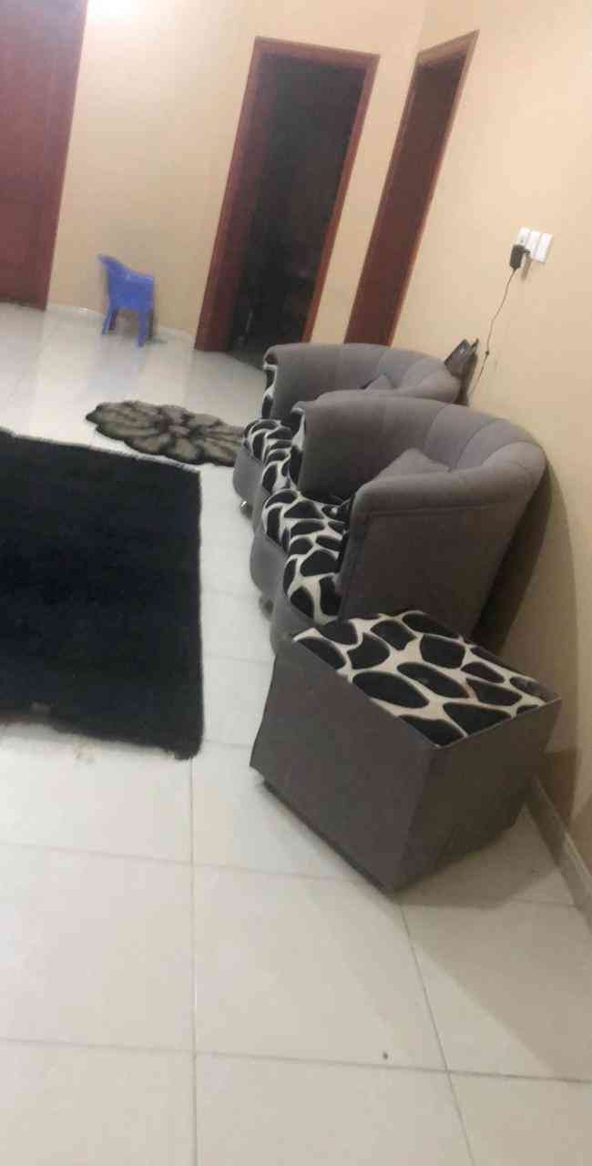 جده حي السنابل                                            


	 				لا تنسَ أنك شاهدت هذا الإعلان في عنكبوت            
	 				
                                كنب خمس قطع مفرق
مع طاولتين...