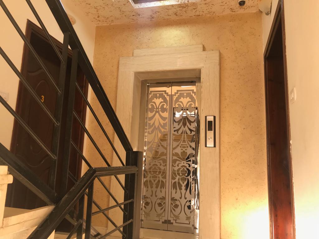 شقة ارضية مع ترس مميزة بالقرب من حي الصحابة
لا تنسَ أنك شاهدت هذا الإعلان في عنكبوت
شقة طابق...