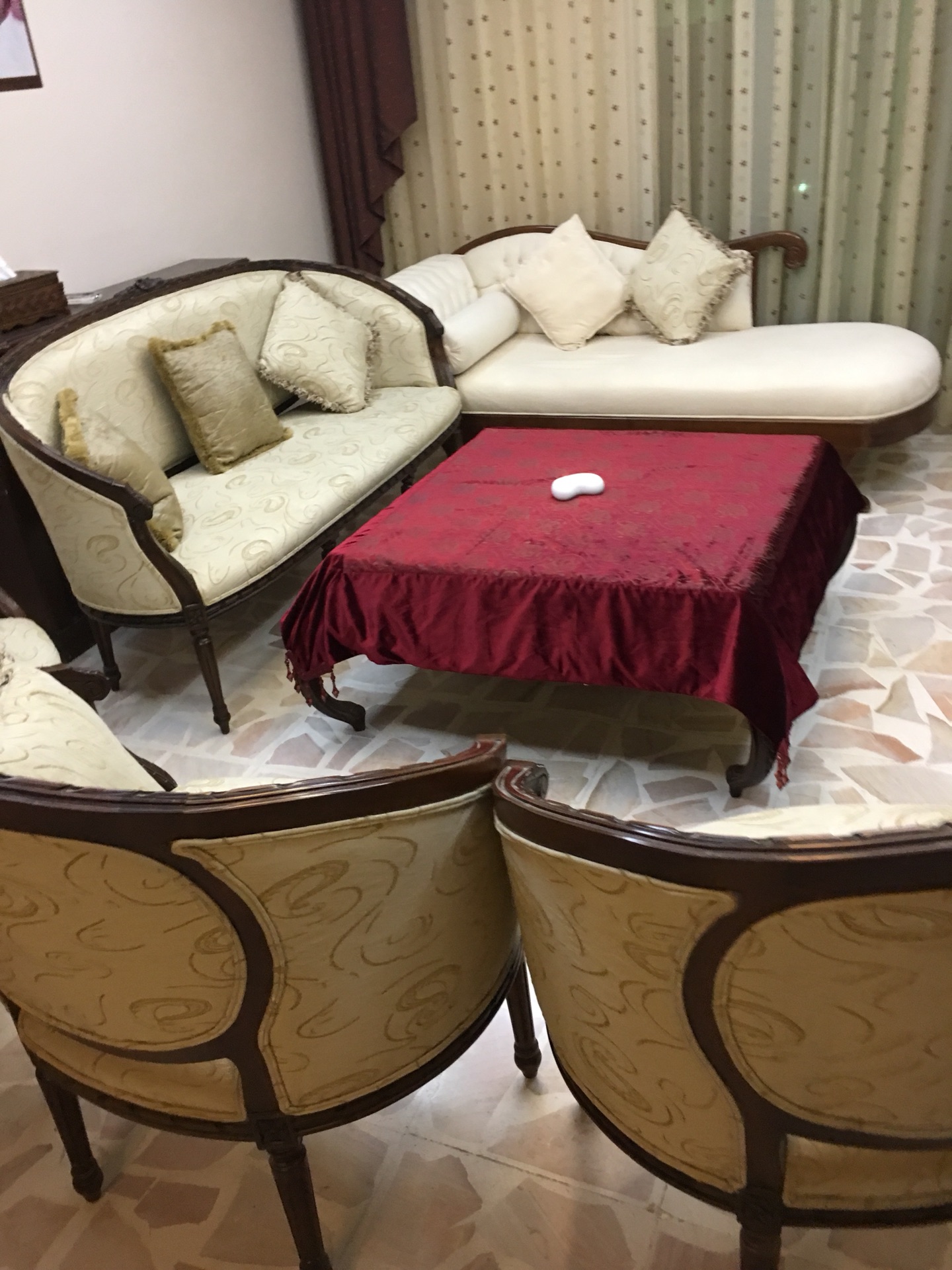 دوار ابو نصير شقه 4 غرف مفروش للبيع من المالك مباشره وذلك بدواعي السفر                                            


	 				لا تنسَ أنك شاهدت هذا الإعلان في عنكبوت...