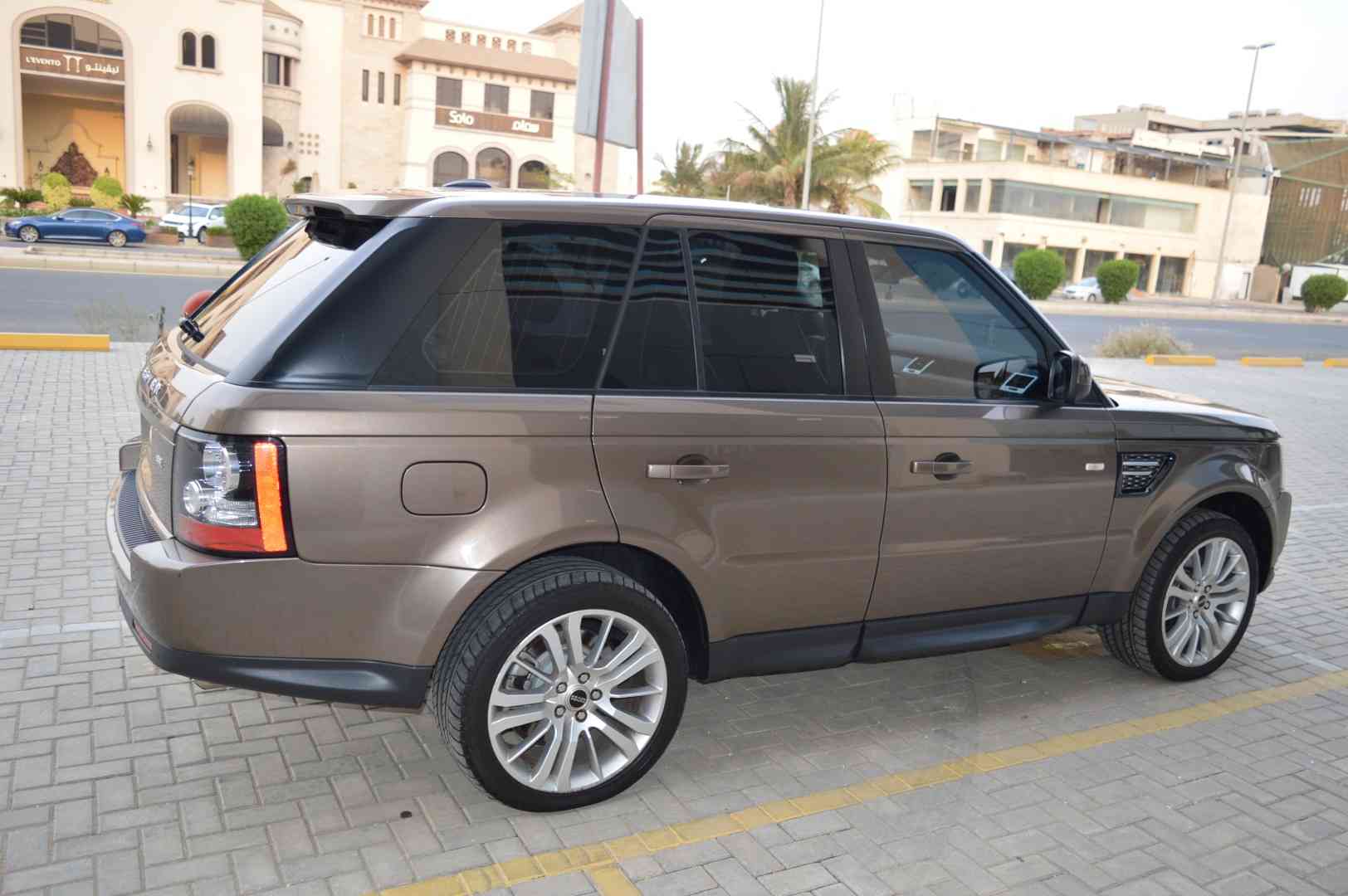 رانج روفر سبورت 2013 فل كامل
لا تنسَ أنك شاهدت هذا الإعلان في عنكبوت
حالة السيارة قمة النظاف...