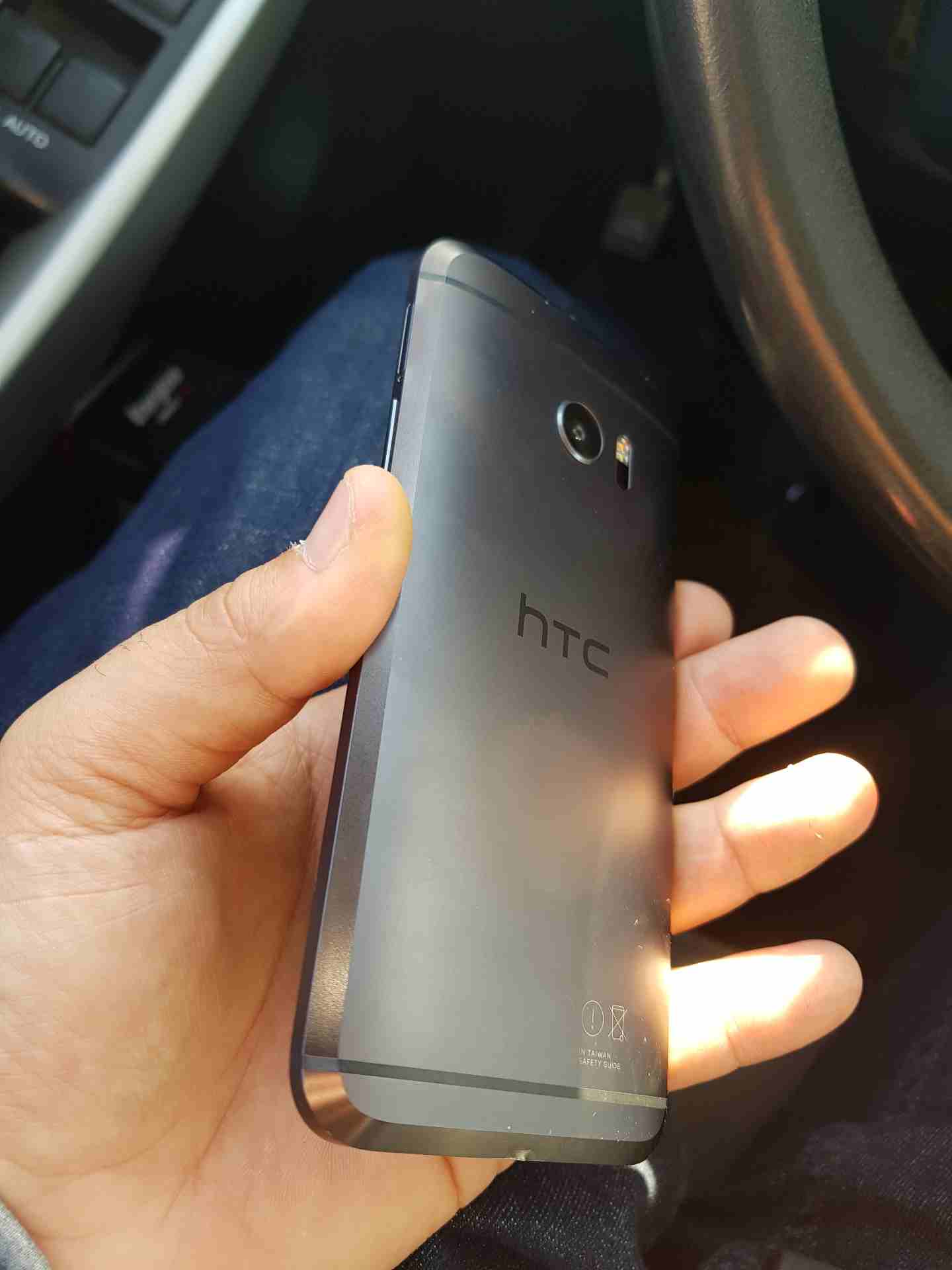 htc m10
لا تنسَ أنك شاهدت هذا الإعلان في عنكبوت
الجهاز نظيف جدا
في نقرة من عند مدخل الشحن فقط...