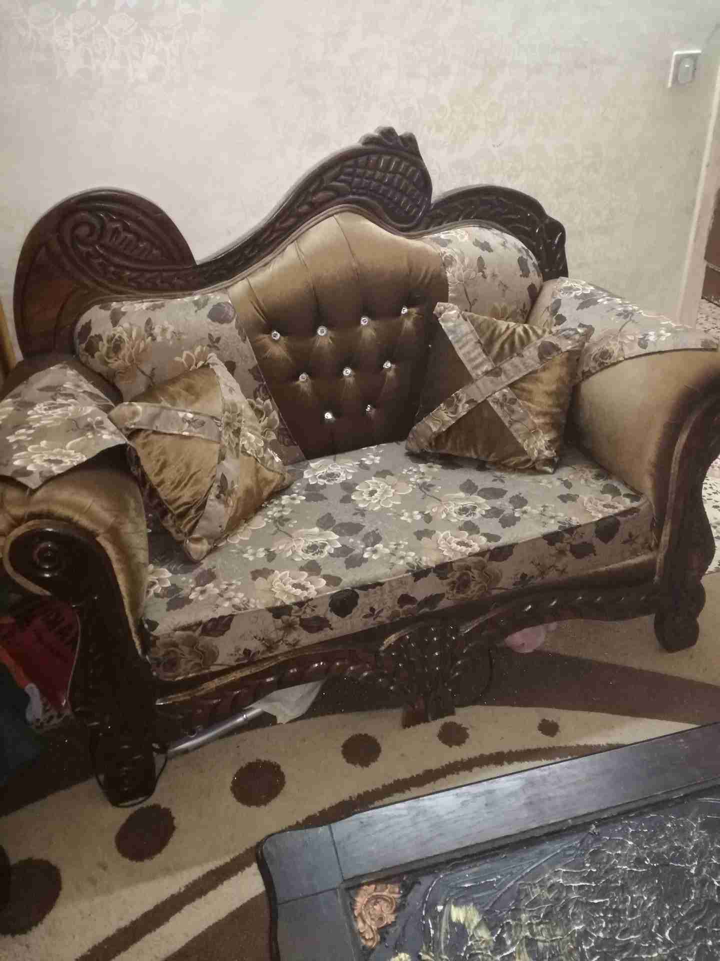 طقم كنب فاخر زان كامل 9مقاعد                                            


	 				لا تنسَ أنك شاهدت هذا الإعلان في عنكبوت            
	 				
                                الطقم بحال الوكالة استخد...