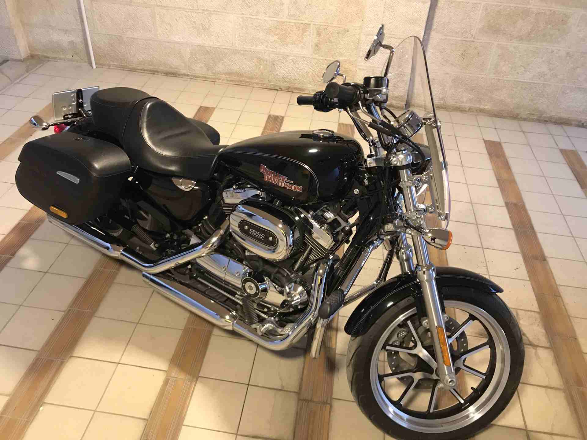 super low 1200 LT                                            


	 				لا تنسَ أنك شاهدت هذا الإعلان في عنكبوت            
	 				
                            Sportster super low LT 1200
Engine guar...