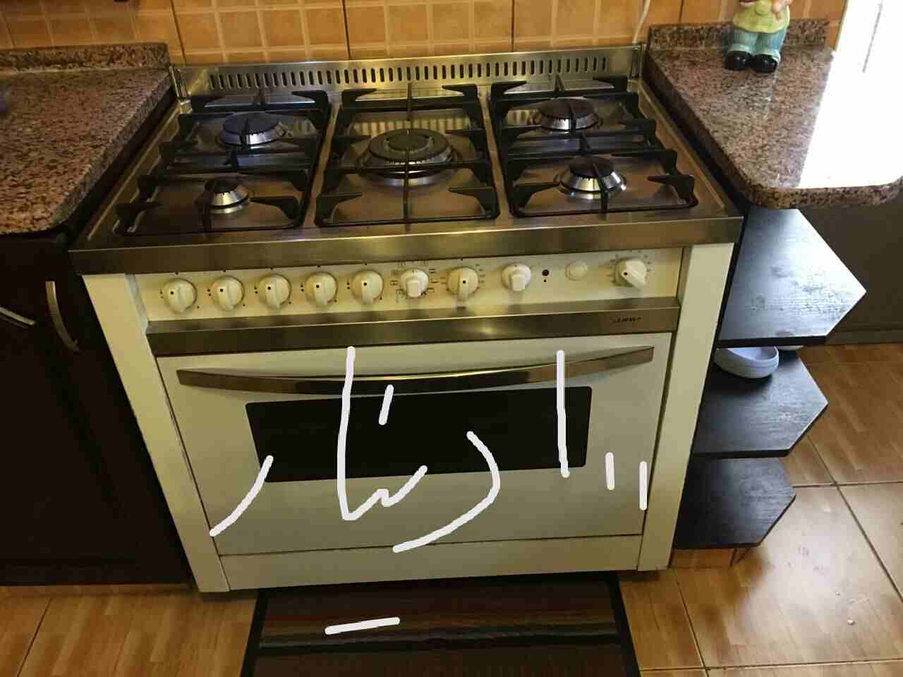 عفش بيت كامل للبيع بداعي السفر
لا تنسَ أنك شاهدت هذا الإعلان في عنكبوت
1. غرفة نوم ماستر بحالة جي...