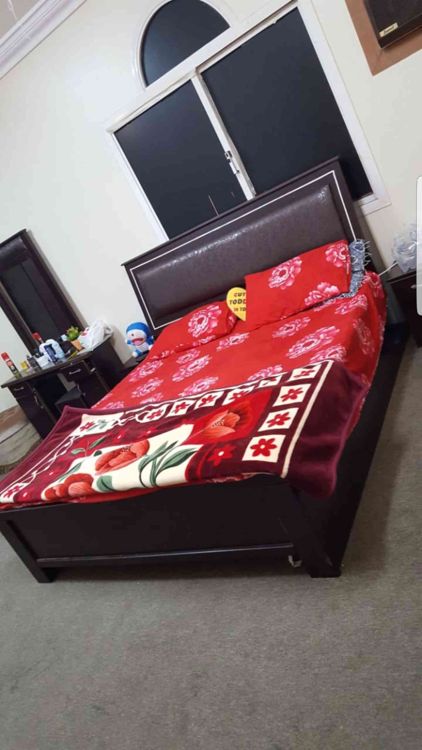 Bed set for sale
لا تنسَ أنك شاهدت هذا الإعلان في عنكبوت
1 year used only...