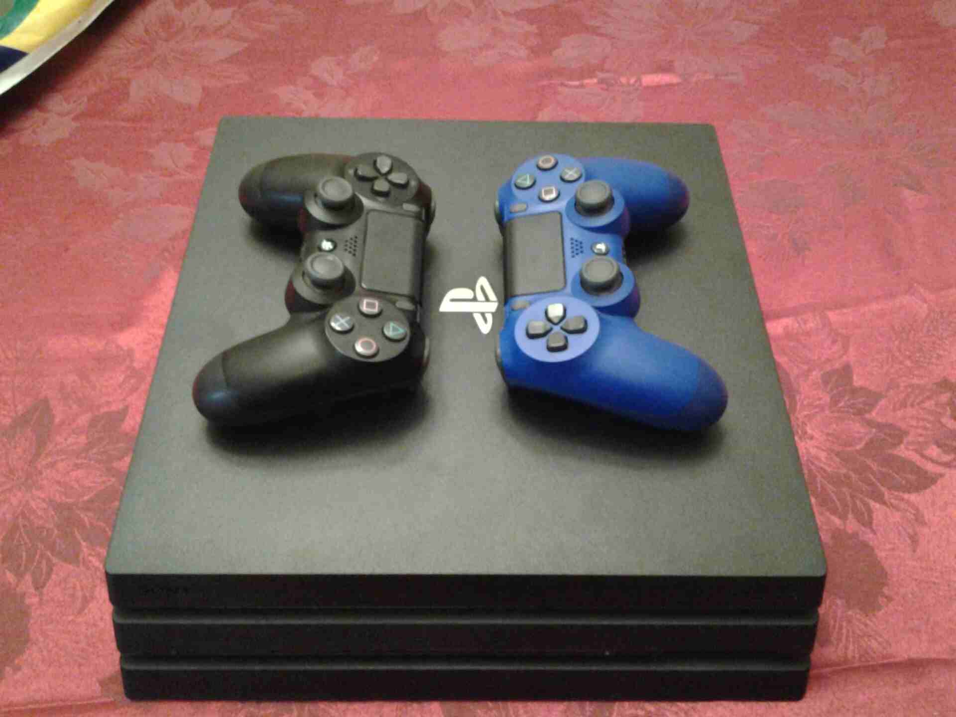 ps4 pro                                            


	 				لا تنسَ أنك شاهدت هذا الإعلان في عنكبوت            
	 				
                            مع يدتين بلون الازرق والاسود
المساحة 1تيرا
السعر...