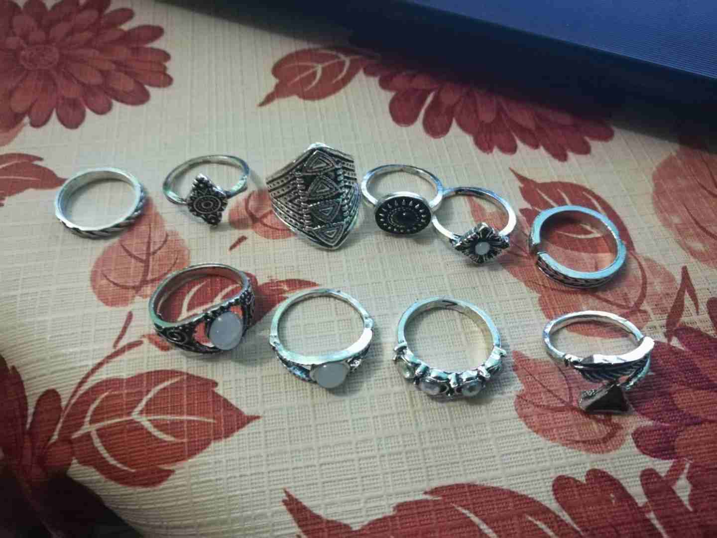 شروة اكسسوارات 530 طقم بسعر لقطة....اطقم خواتم وحلوق و سناسيل واساور
لا تنسَ أنك شاهدت هذا الإعلان في عنكبوت...