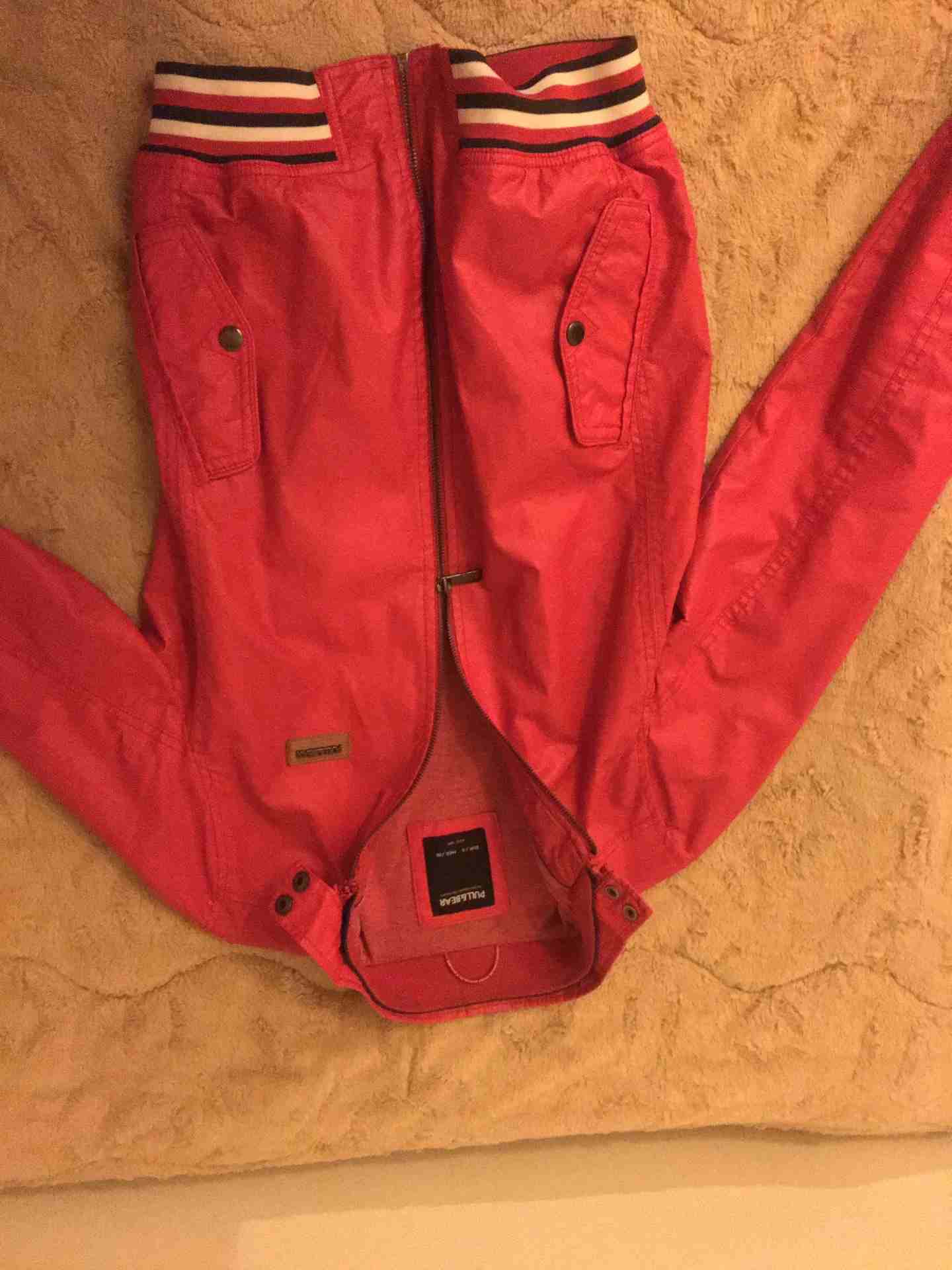 جاكيت (pull&bear) اصلي مش صيني(S)
لا تنسَ أنك شاهدت هذا الإعلان في عنكبوت
جاكيت جلد لون احمر...