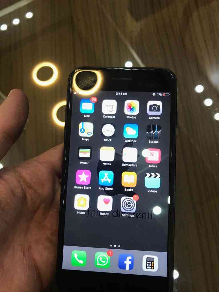 ايفون 7 بلس 32 جيجا
لا تنسَ أنك شاهدت هذا الإعلان في عنكبوت
معاه كرتونه وشاحن فقط
الجهاز نصيف...