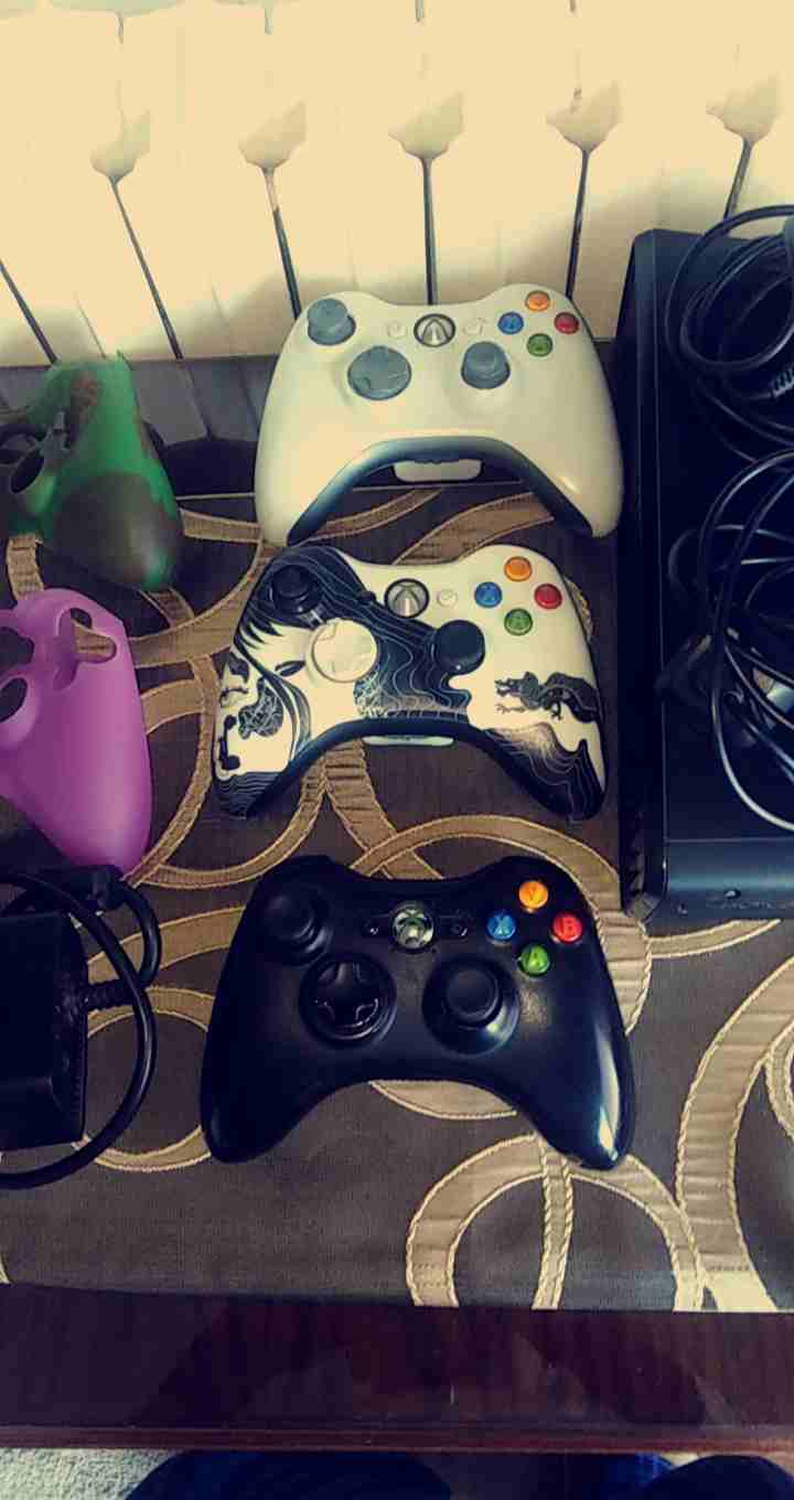 xbox 360 used
لا تنسَ أنك شاهدت هذا الإعلان في عنكبوت
Xbox 360 used with all the cables
3 control...