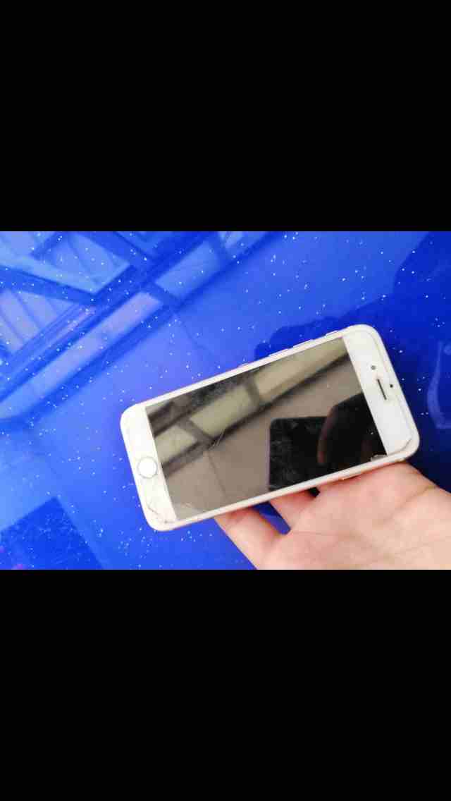 ايفون 6s
لا تنسَ أنك شاهدت هذا الإعلان في عنكبوت
الجهاز ما فيه ولا شخط
بس بدو شاشة والشاشة مش غا...