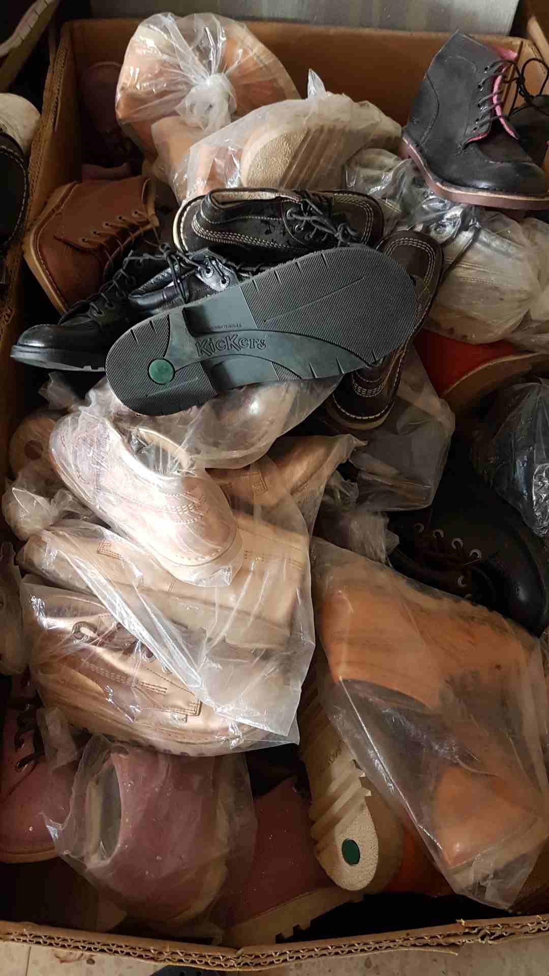 أحذية جمله أوروبي وهولندي ولادي ورجالي وستاتي صيفي وشتوي جمله
لا تنسَ أنك شاهدت هذا الإعلان في عنكبوت...