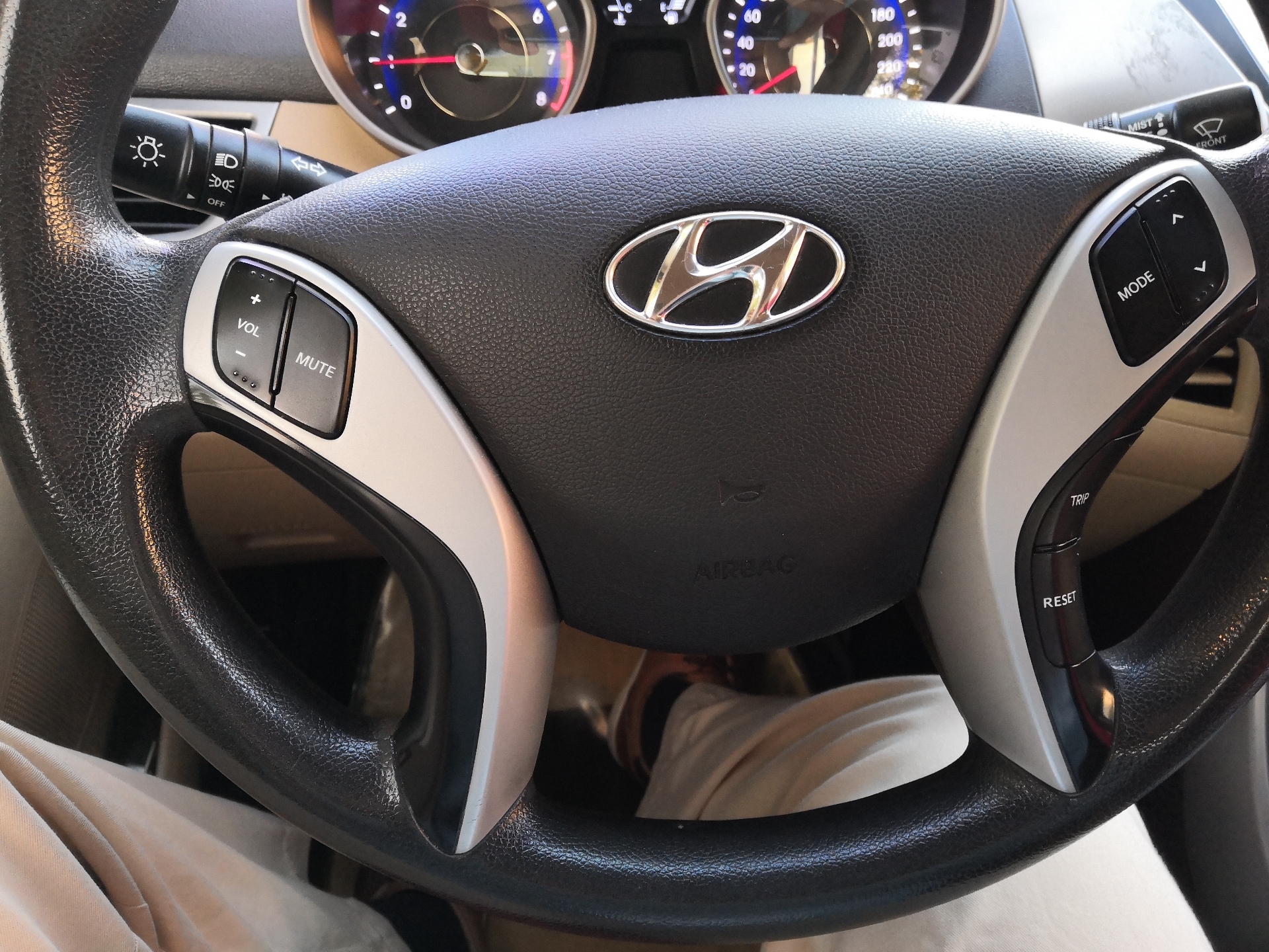 Hyundai Elantra 2013 automatic Mid Option
لا تنسَ أنك شاهدت هذا الإعلان في عنكبوت
1.8 cc
Goo...