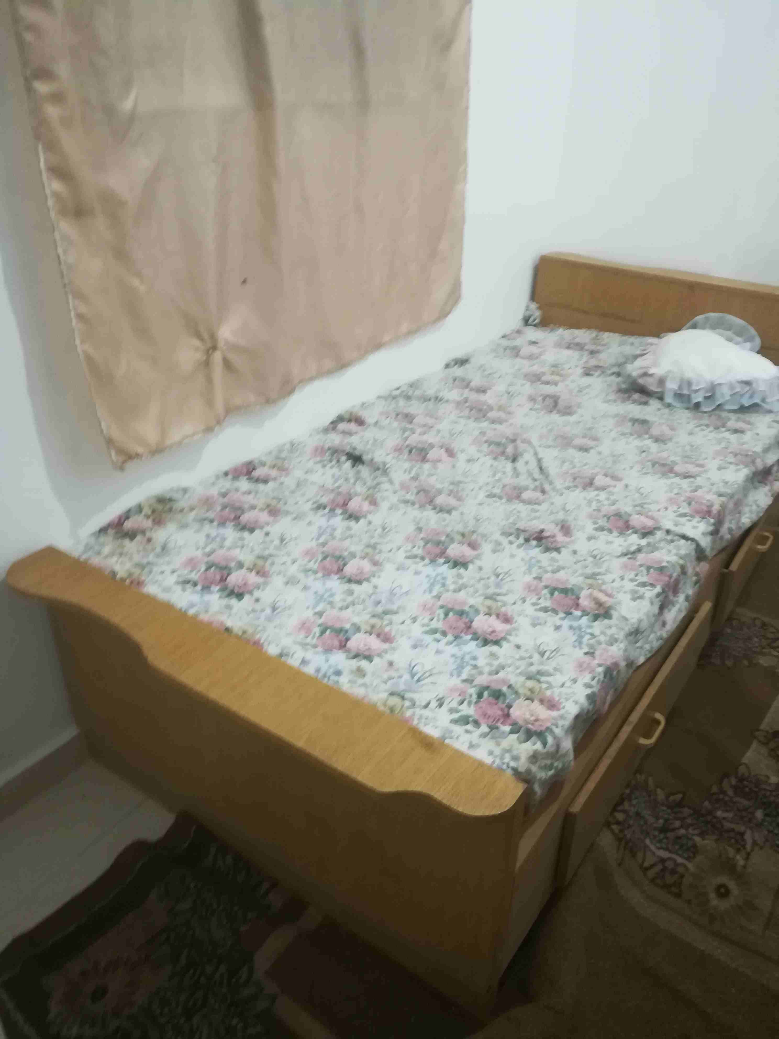 تخت مفرد سكان شارع الجامعة الاردنية                                            


	 				لا تنسَ أنك شاهدت هذا الإعلان في عنكبوت            
	 				
                            للبيع المستعجل...
