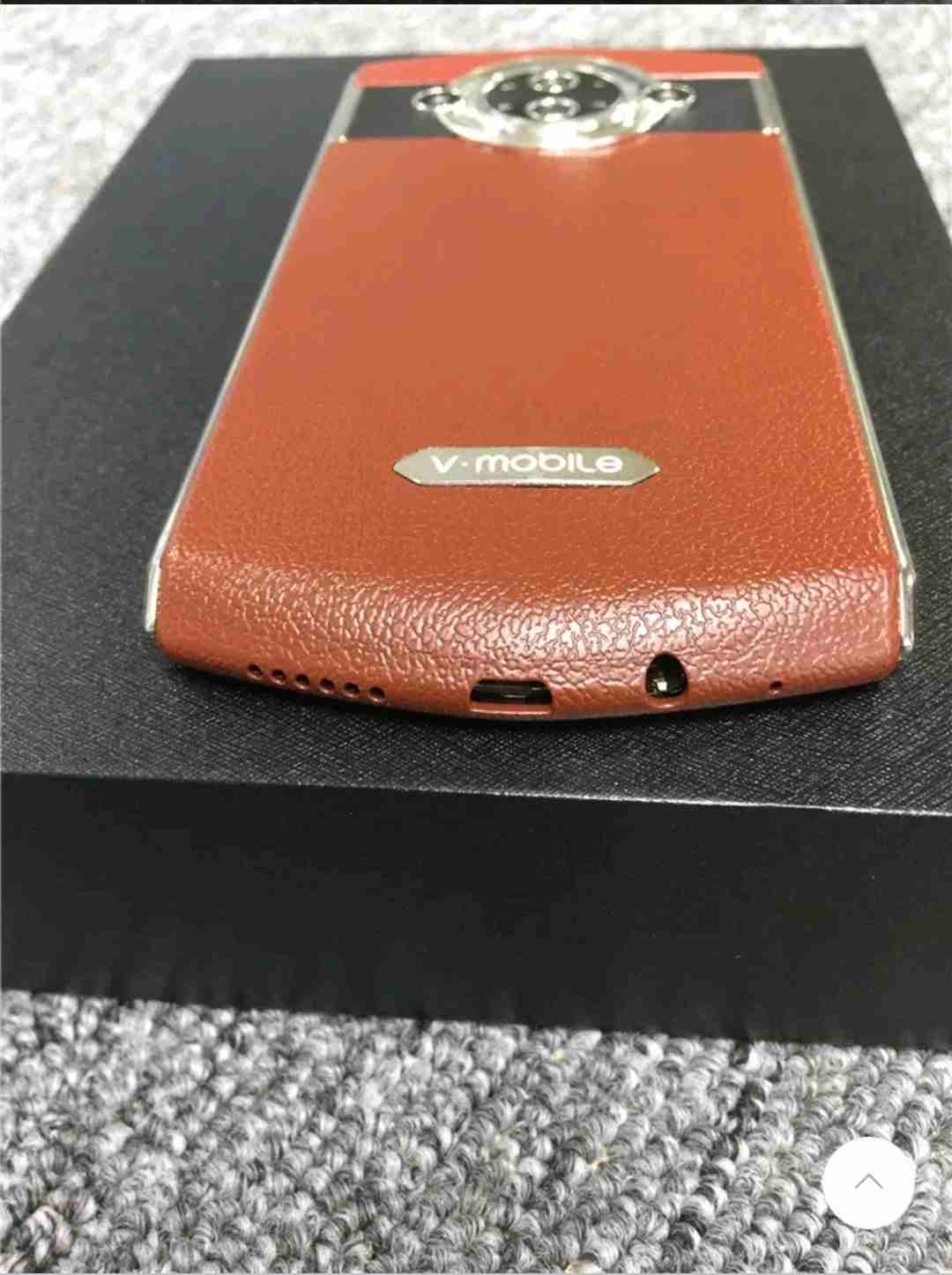 هاتف جديد vmobile
لا تنسَ أنك شاهدت هذا الإعلان في عنكبوت
النوع -v mobile
الموديل -8848
اللون جلد...