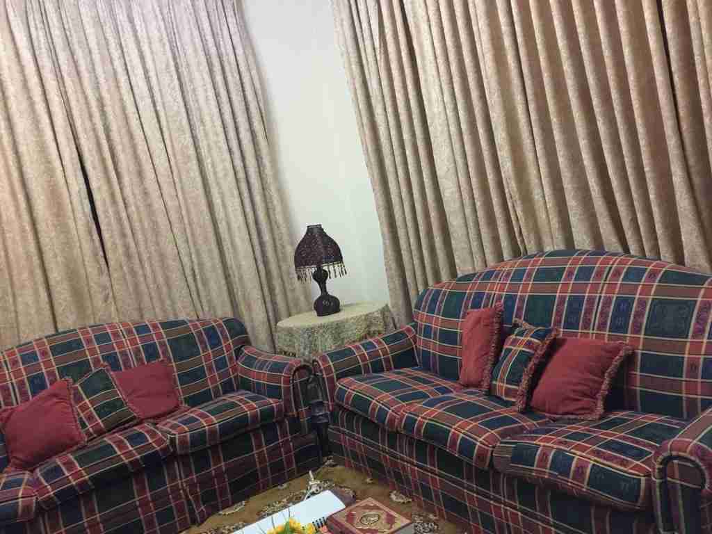 طقم كنب للبيع
لا تنسَ أنك شاهدت هذا الإعلان في عنكبوت
مستعمل نظيف...