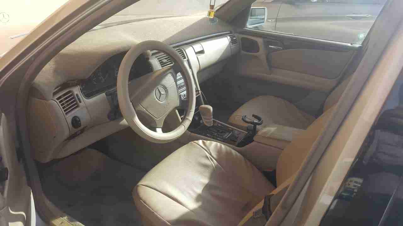 Mercedes E320 - Expat Owned non accidented family Car
لا تنسَ أنك شاهدت هذا الإعلان في عنكبوت...