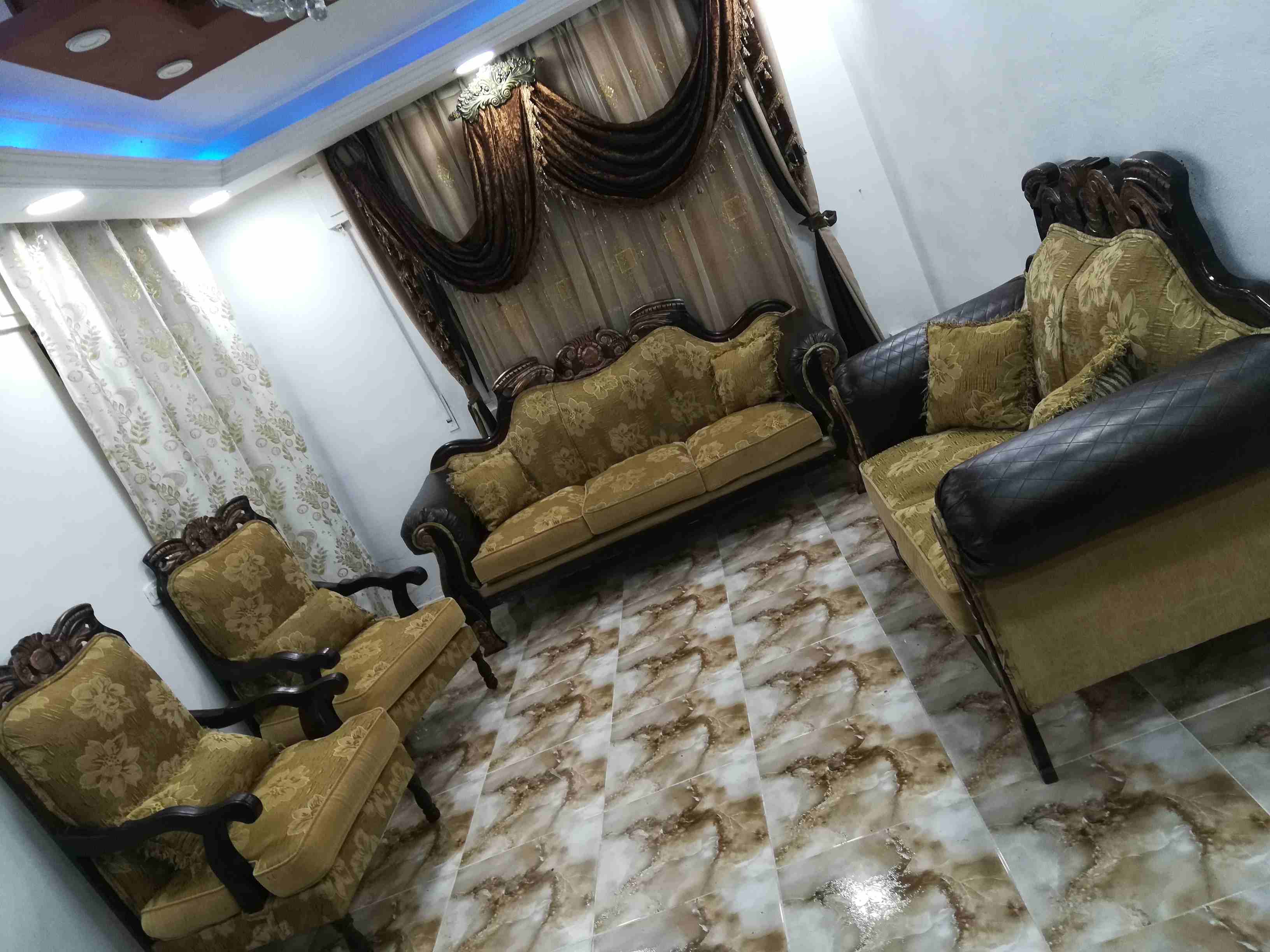طقم كنب مصري للبيع بحاله الجديد بيع مستعجل
لا تنسَ أنك شاهدت هذا الإعلان في عنكبوت
طقم كنب للبيع...