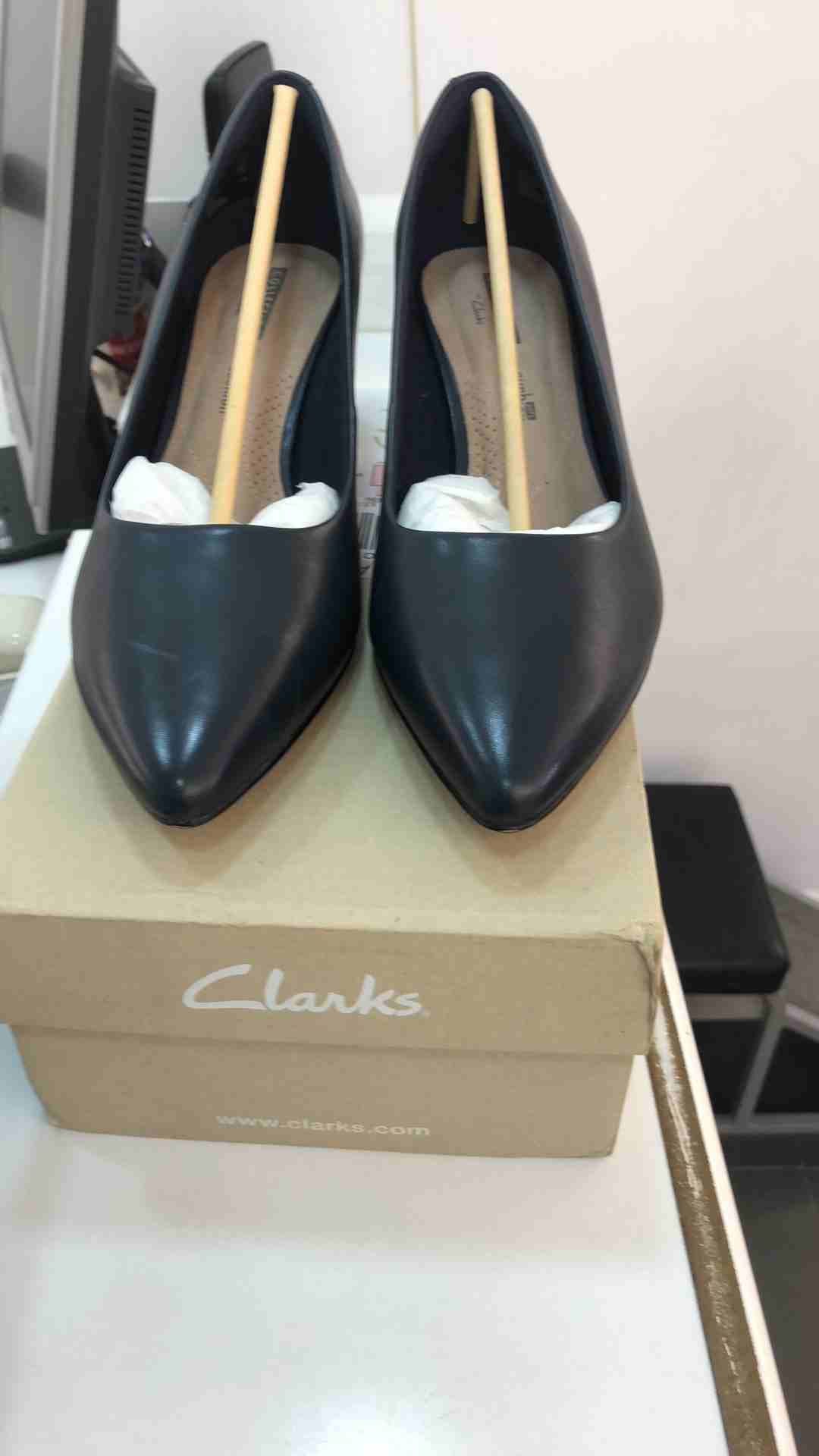 حذاء كلاركس clarks
لا تنسَ أنك شاهدت هذا الإعلان في عنكبوت
حذاء ستاتي ماركة كلاركس جديد نمرة 38...