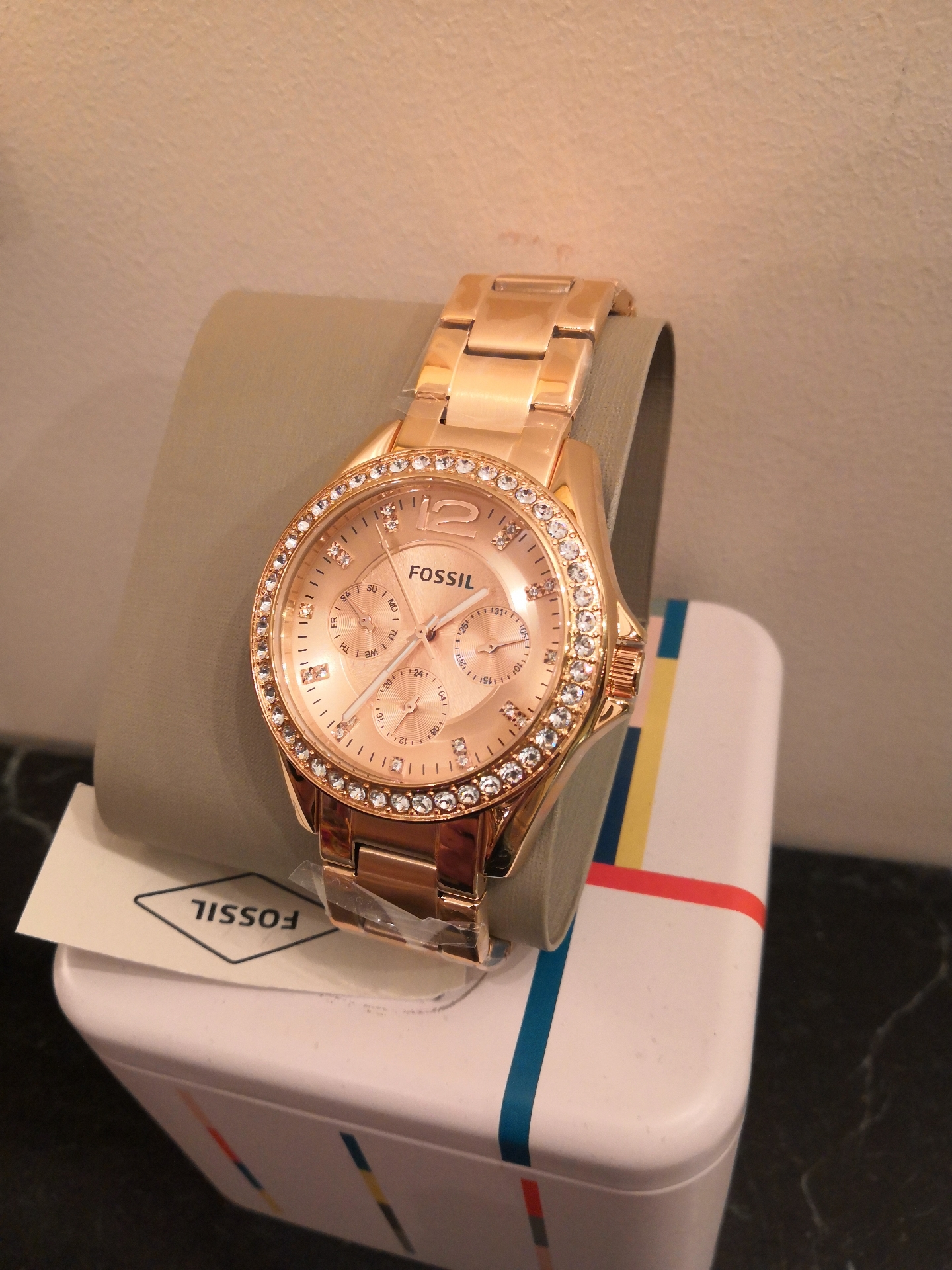 Original watches from USA & UK, fossil, guess and tommy hilfiger
لا تنسَ أنك شاهدت هذا الإعلان في عنكبوت...