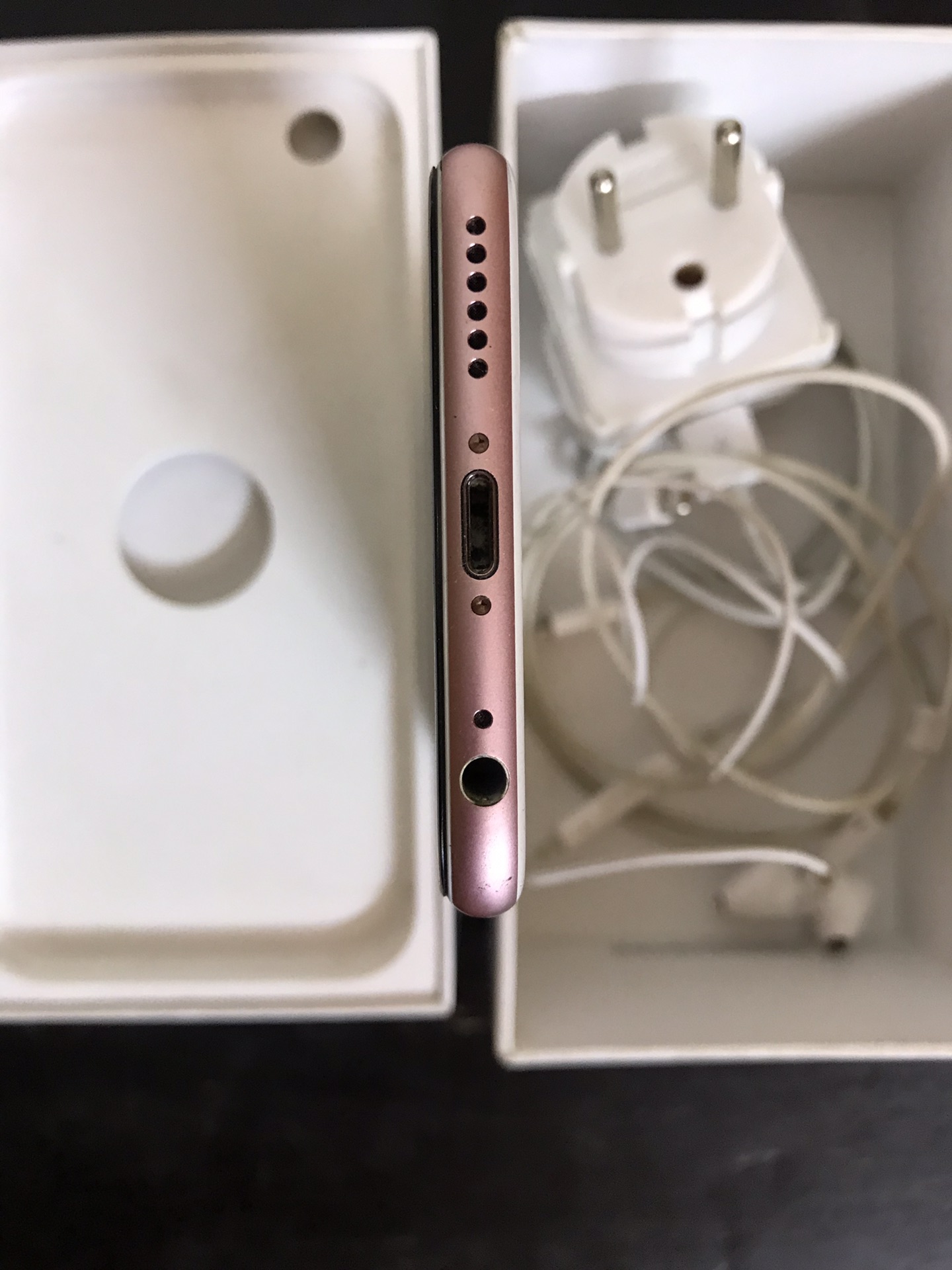 iphone 6s 64g rose gold zero
لا تنسَ أنك شاهدت هذا الإعلان في عنكبوت
الجهاز حالته ممتازه عليه...