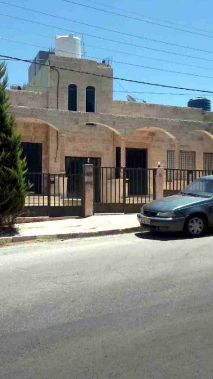 بيت مستقل للبيع حي الصحابة طريق المطار الارض 757 م   البناء 360 م بسعر مغري                                            


	 				لا تنسَ أنك شاهدت هذا الإعلان في عنكبوت...