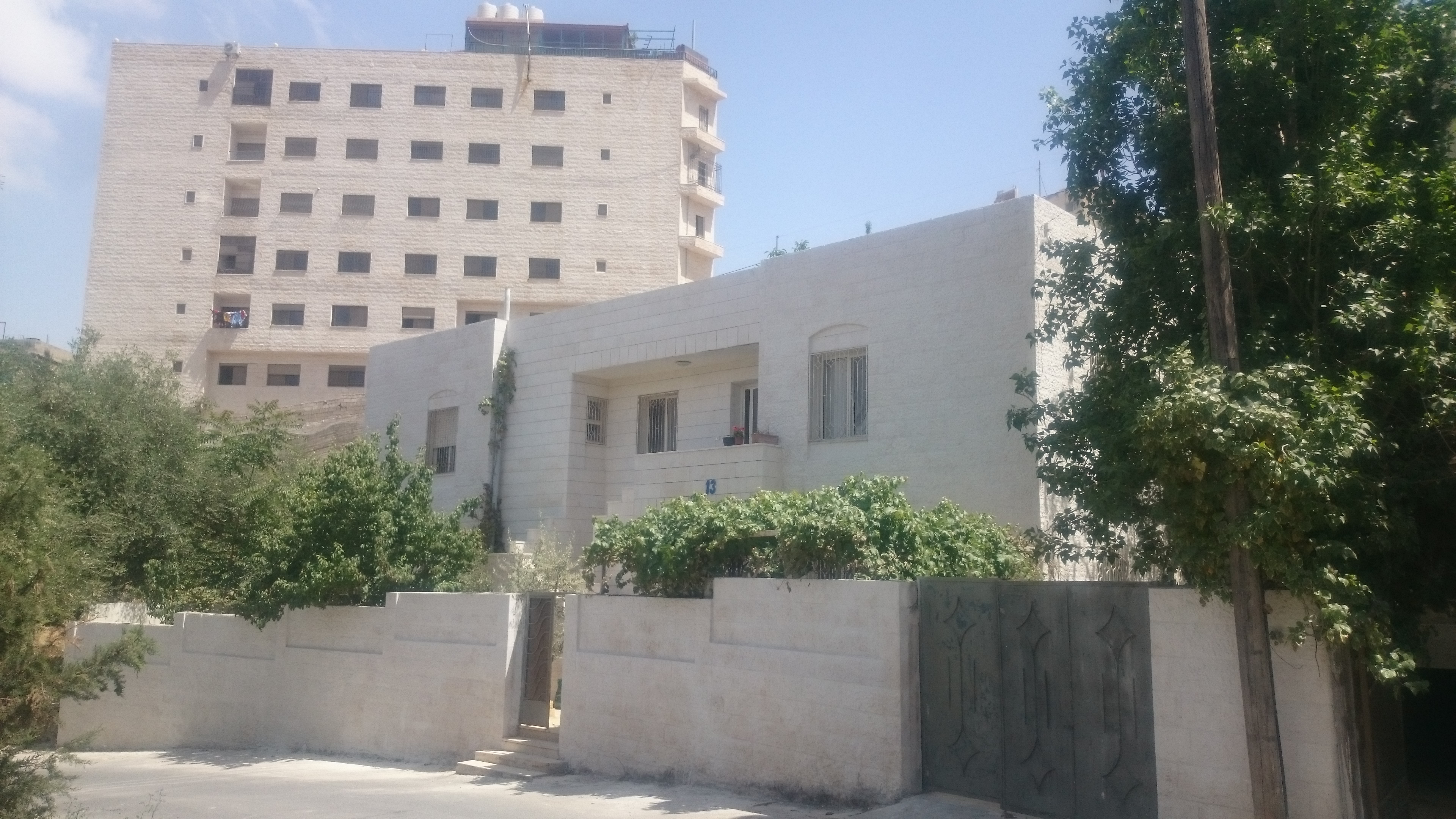 شبه فيلا طابقين للبيع- صويلح
لا تنسَ أنك شاهدت هذا الإعلان في عنكبوت
*طابقين:
-الأول:200 متر...