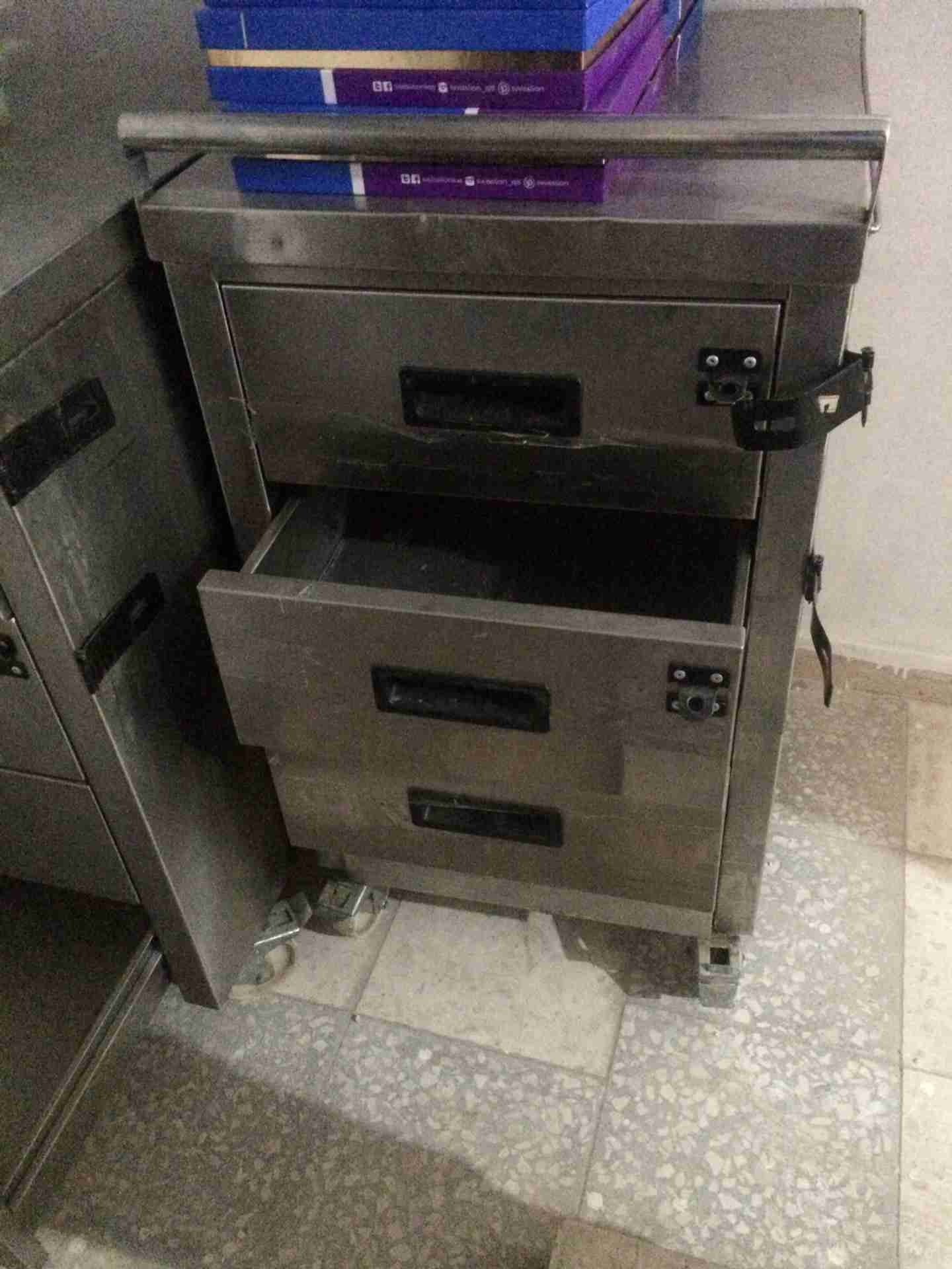 للبيع معدات حلويات خفيفه
لا تنسَ أنك شاهدت هذا الإعلان في عنكبوت
للبيع طاوله دروج ايطالي الصن...