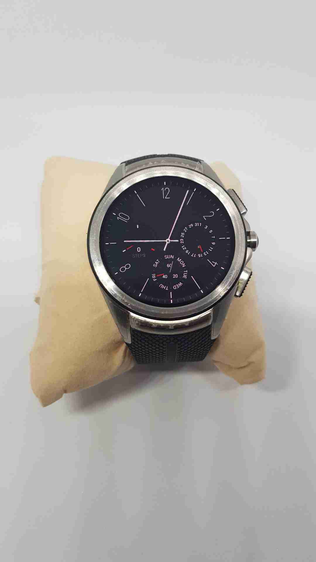 LG URBANE 2 SMART WATCH
display unit
لا تنسَ أنك شاهدت هذا الإعلان في عنكبوت
LG URBANE 2 SMA...