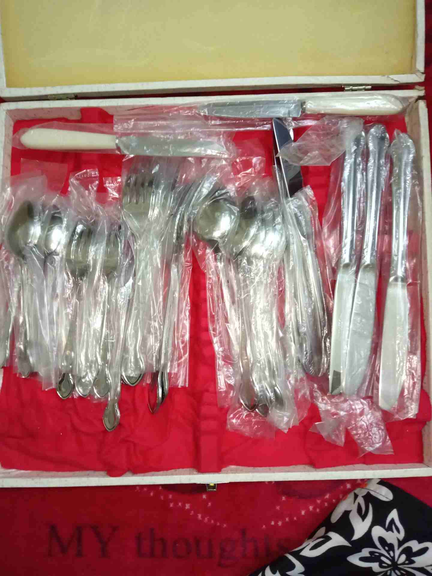 طقم معالق وشوك وسكاكين                                            


	 				لا تنسَ أنك شاهدت هذا الإعلان في عنكبوت            
	 				
                            طقم معالق وشوك وسكاكين 
ينفع لجهاز...