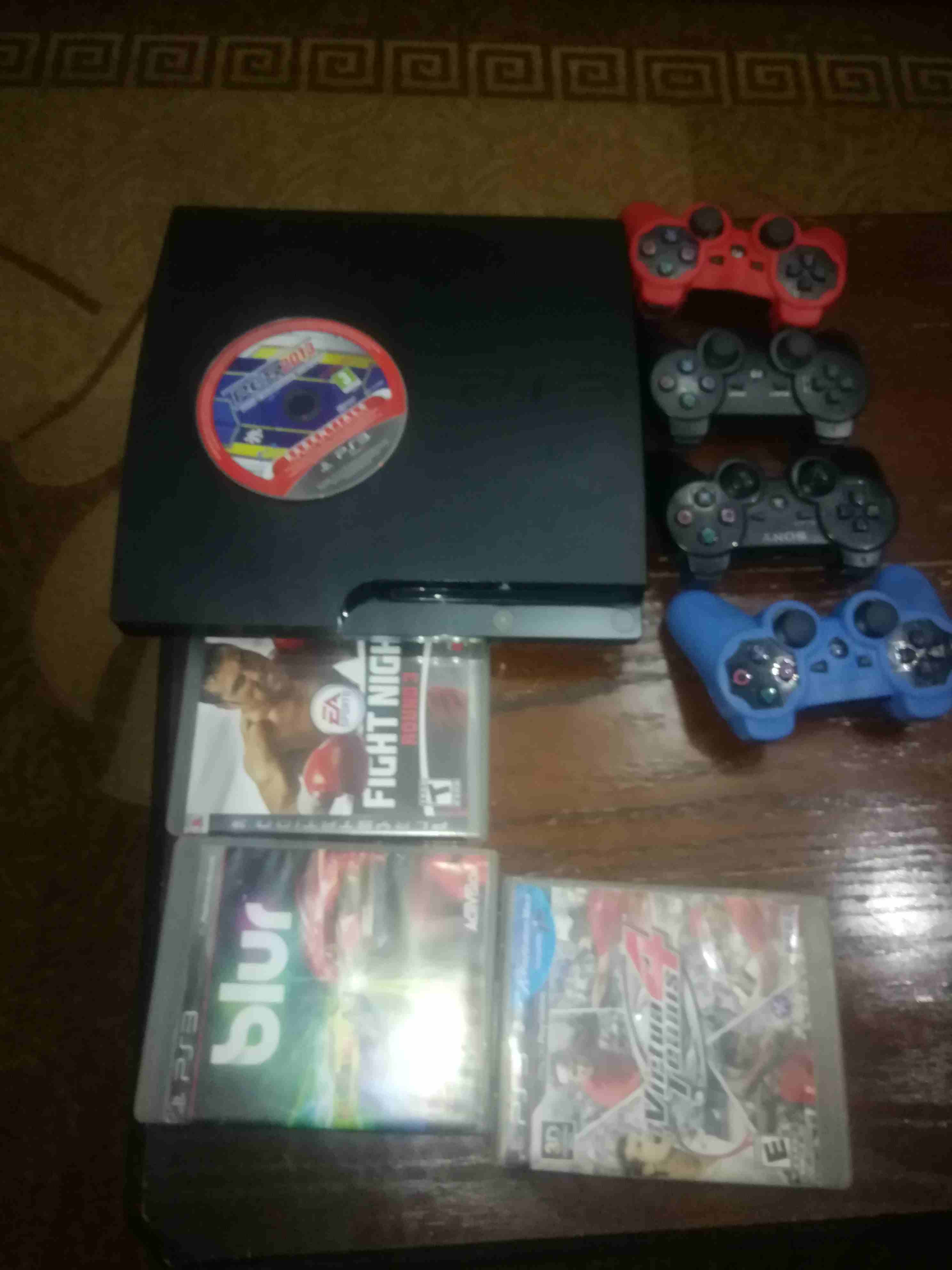 بلاستيشنps3
لا تنسَ أنك شاهدت هذا الإعلان في عنكبوت
بلاستيشن 3مع 4يد تحكم عن بعد 2شاحن يد تحكم 4س...
