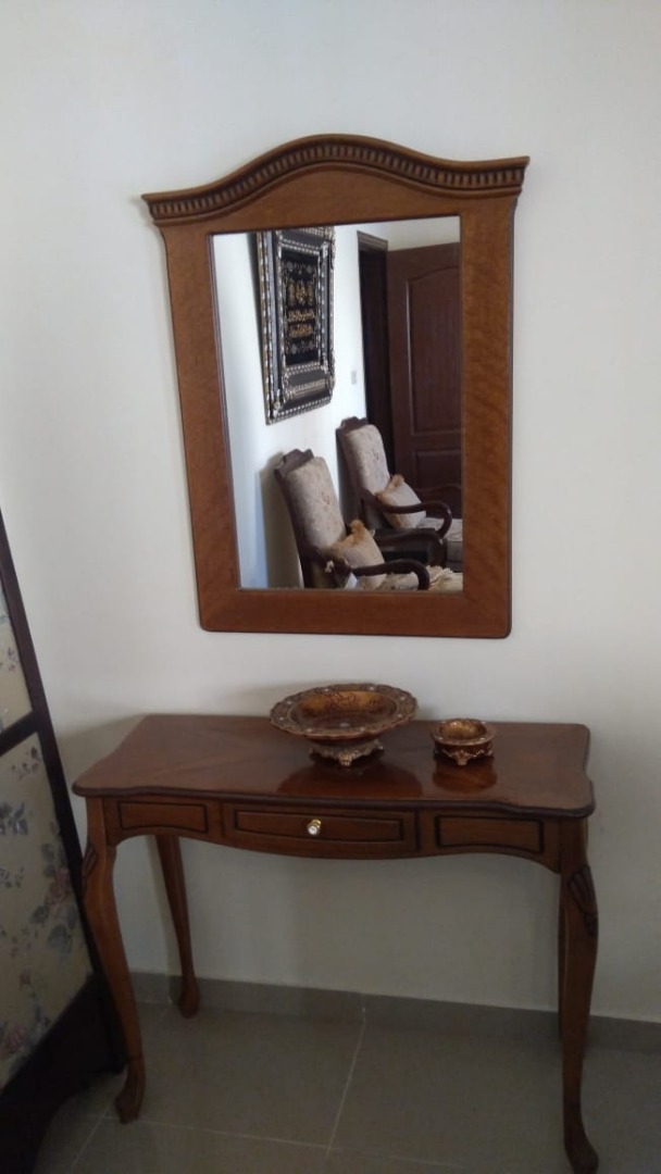 طاولة ومراية زان كلاسيكي للبيع - 60 دينار                                            


	 				لا تنسَ أنك شاهدت هذا الإعلان في عنكبوت            
	 				
                                طاولة ومراي...