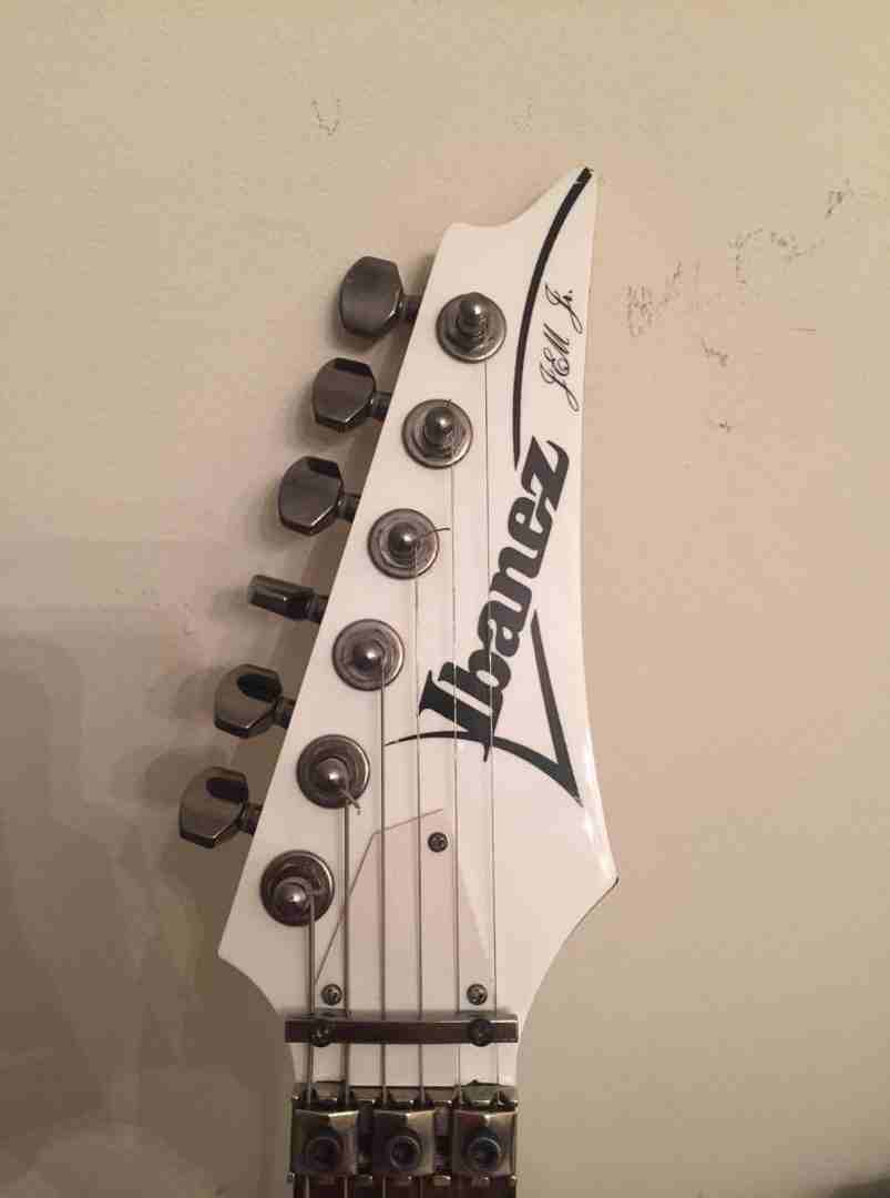 Ibanez JEM 555 / جيتار
لا تنسَ أنك شاهدت هذا الإعلان في عنكبوت
اليكترك جيتار Ibanez Ibanez JEM 55...