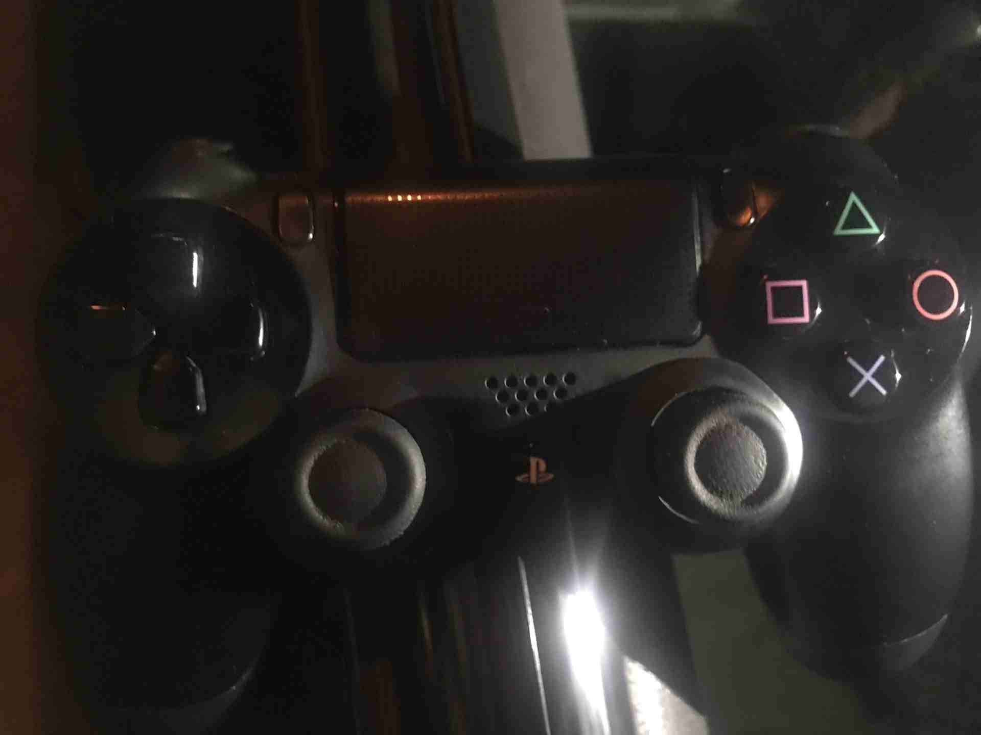 ايد ps4                                            


	 				لا تنسَ أنك شاهدت هذا الإعلان في عنكبوت            
	 				
                            اصلية مستعملة استعمال خفيف 
سبب البيع : اجيب لون...