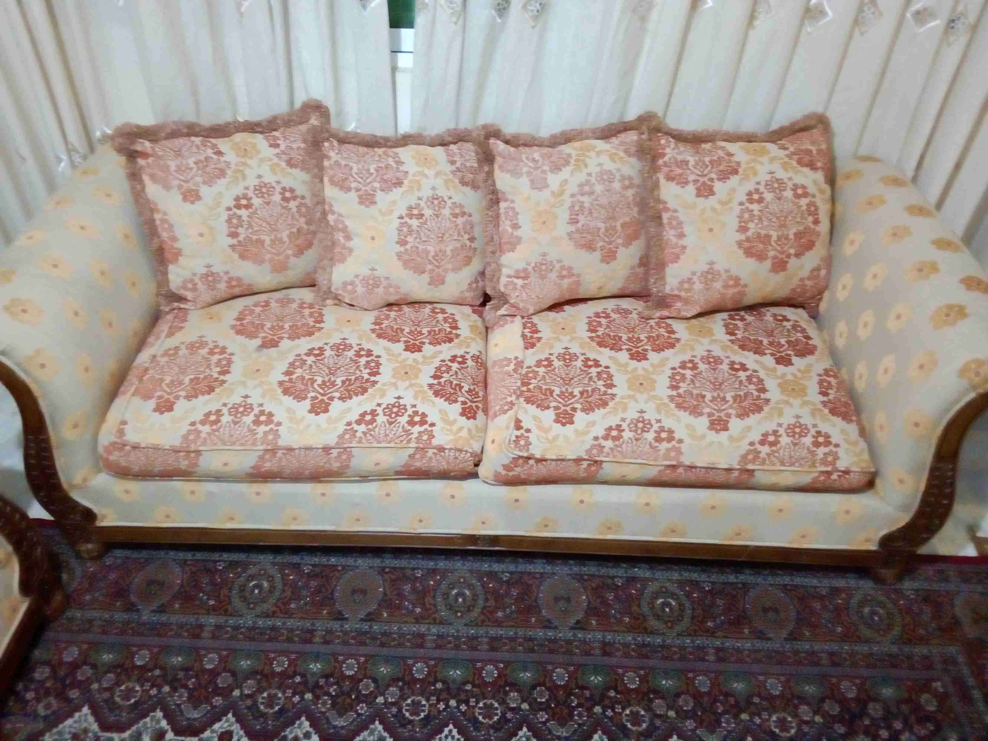 طقم كنب للبيع
لا تنسَ أنك شاهدت هذا الإعلان في عنكبوت
طقم كنب نظيف جدا جدا بسعر مغري و الصور بتب...