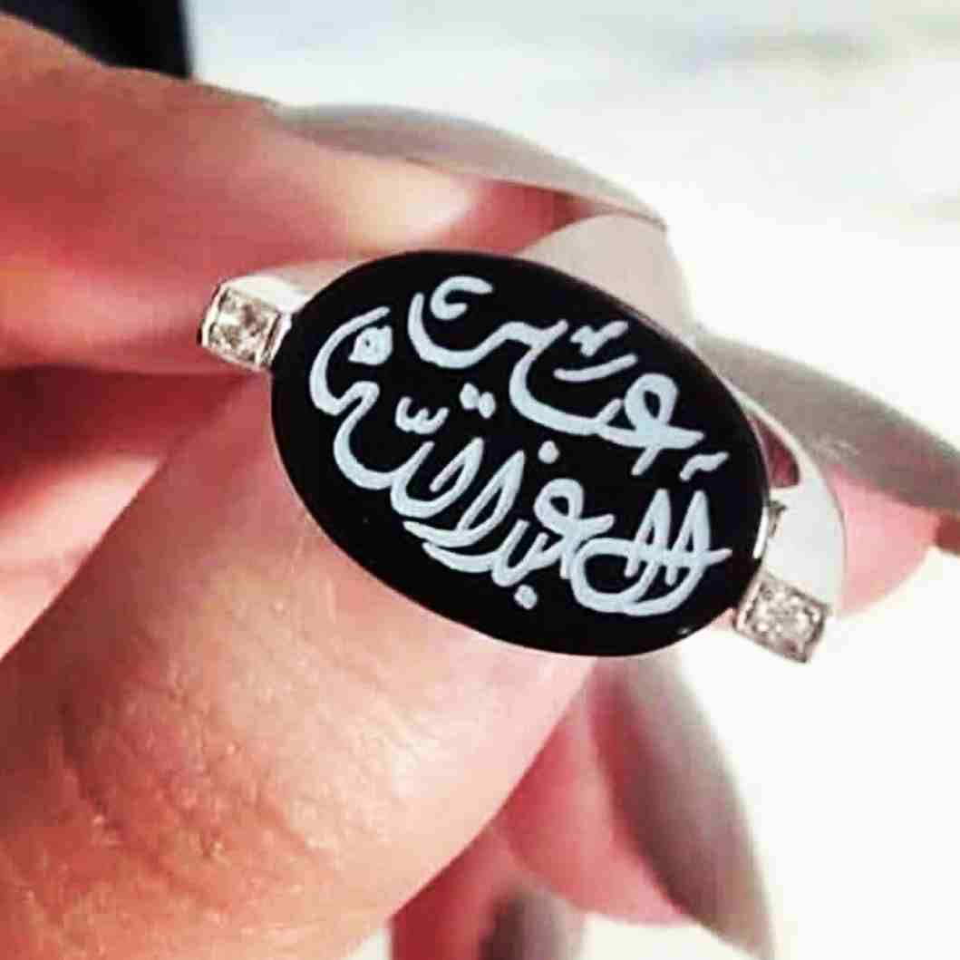 مطليات بلون الذهب والفضه خبرة بالتصميم تصميم الإسم حسب الطلب
لا تنسَ أنك شاهدت هذا الإعلان في عنكبوت...
