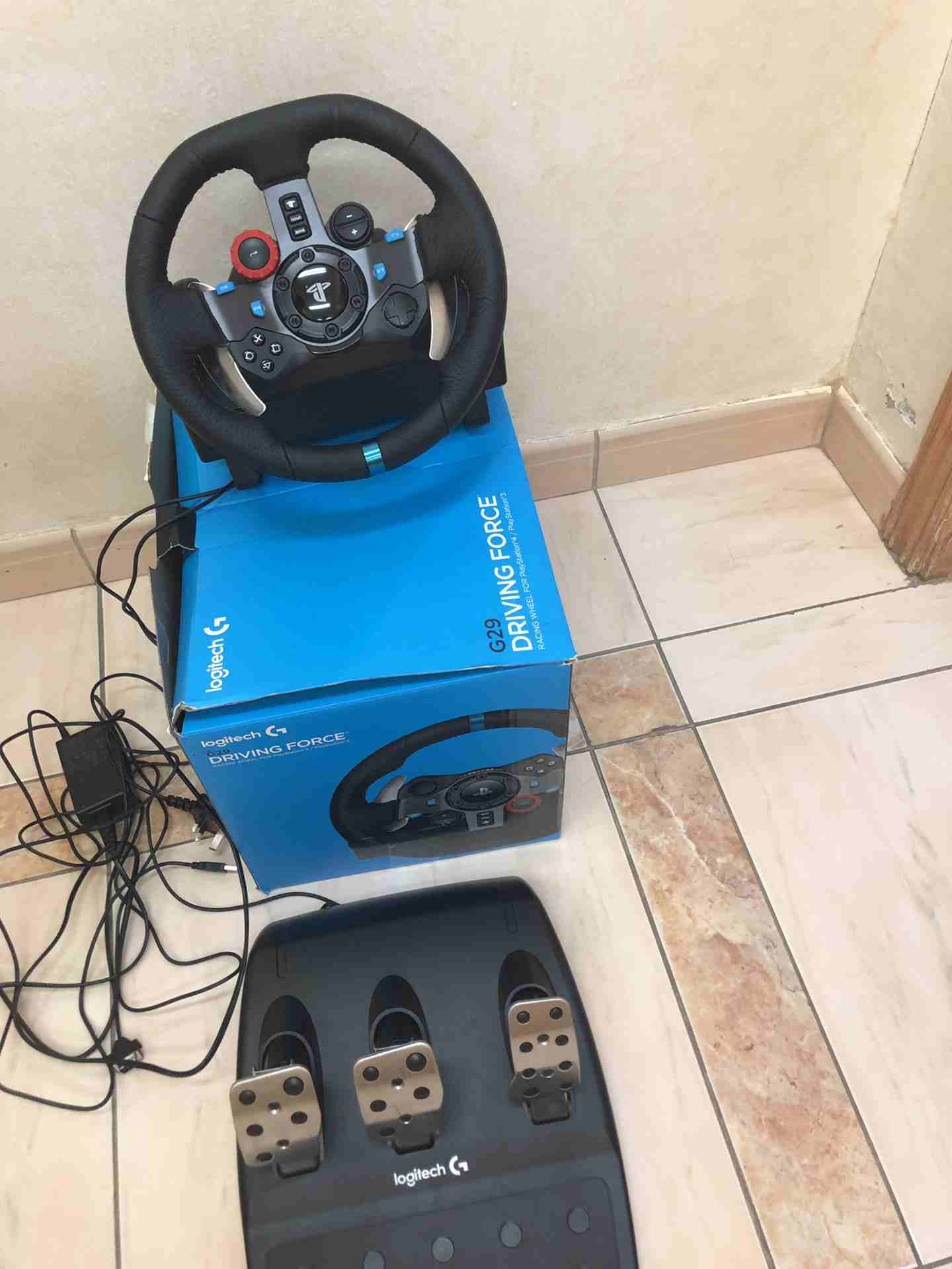 عجلة قيادة ( دركسون سوني 4و3 ) ( ماركة درايفنق فورس ) استخدام مره واحدة ( تجربه فقط ) جديد بالكرتون
لا تنسَ أنك شاهدت هذا الإعلان في عنكبوت...