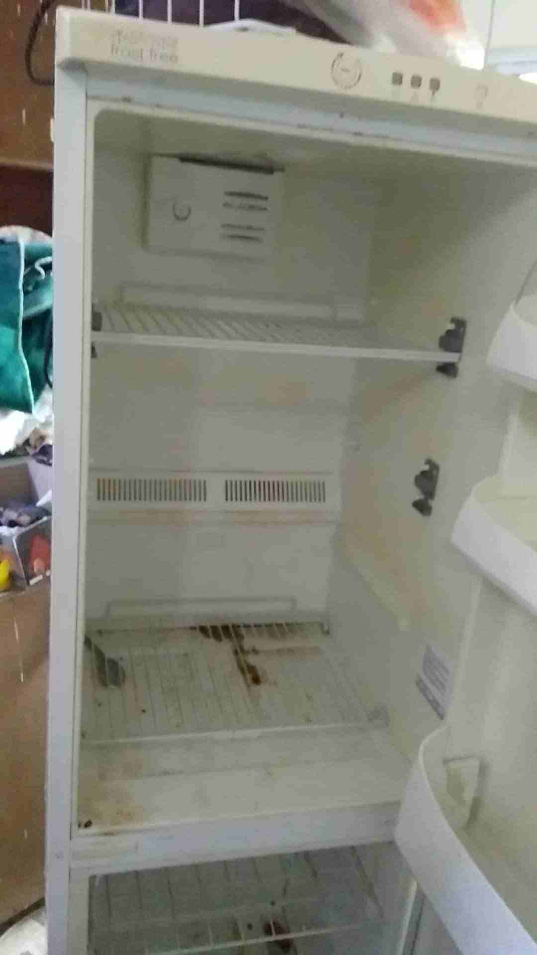عفش بيت
لا تنسَ أنك شاهدت هذا الإعلان في عنكبوت
غرفة نوم ماستر خشب زان بدون خزانه السعر 150
صوبه...
