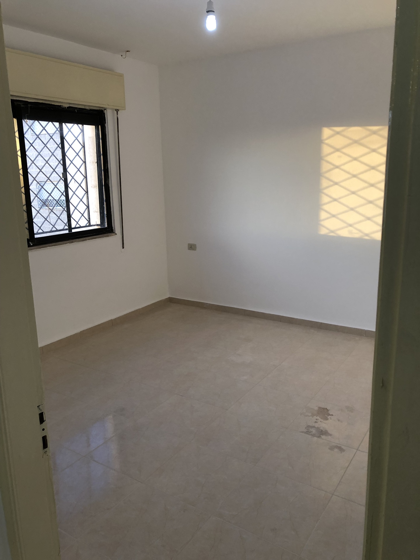 شقه بالقرب من هافانا الدوريات الخارجيه مجدده بالكامل
لا تنسَ أنك شاهدت هذا الإعلان في عنكبوت...